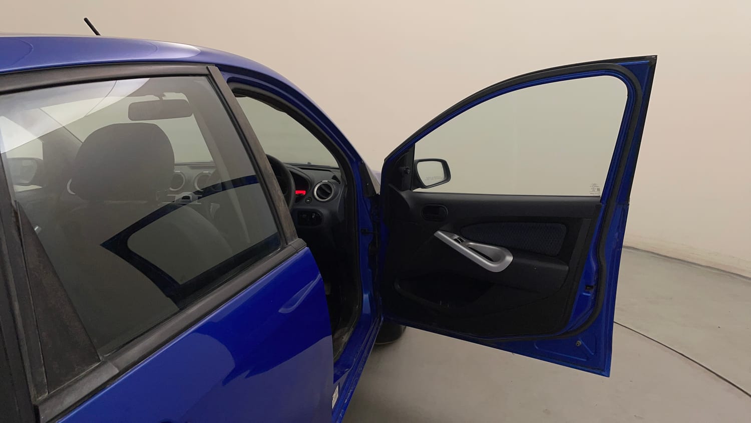 Used 2013 Ford Figo Duratec Petrol Titanium 1.2 Petrol Manual interior RIGHT FRONT DOOR OPEN VIEW