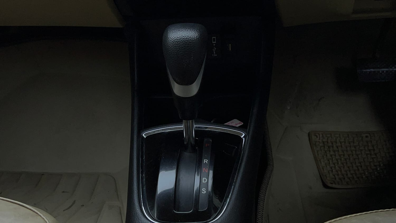 Used 2022 Honda Amaze VX CVT 1.2 Petrol Petrol Automatic interior GEAR  KNOB VIEW