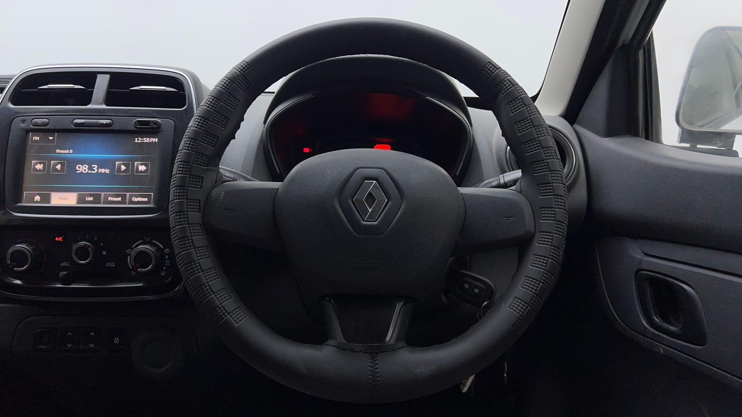 Used 2016 Renault Kwid RXT Petrol Manual interior STEERING VIEW