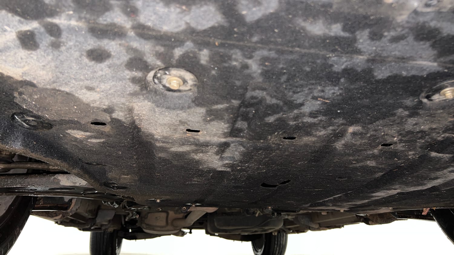 Used 2021 Mahindra XUV700 AX 7 Petrol AT 7 STR Petrol Automatic extra FRONT LEFT UNDERBODY VIEW