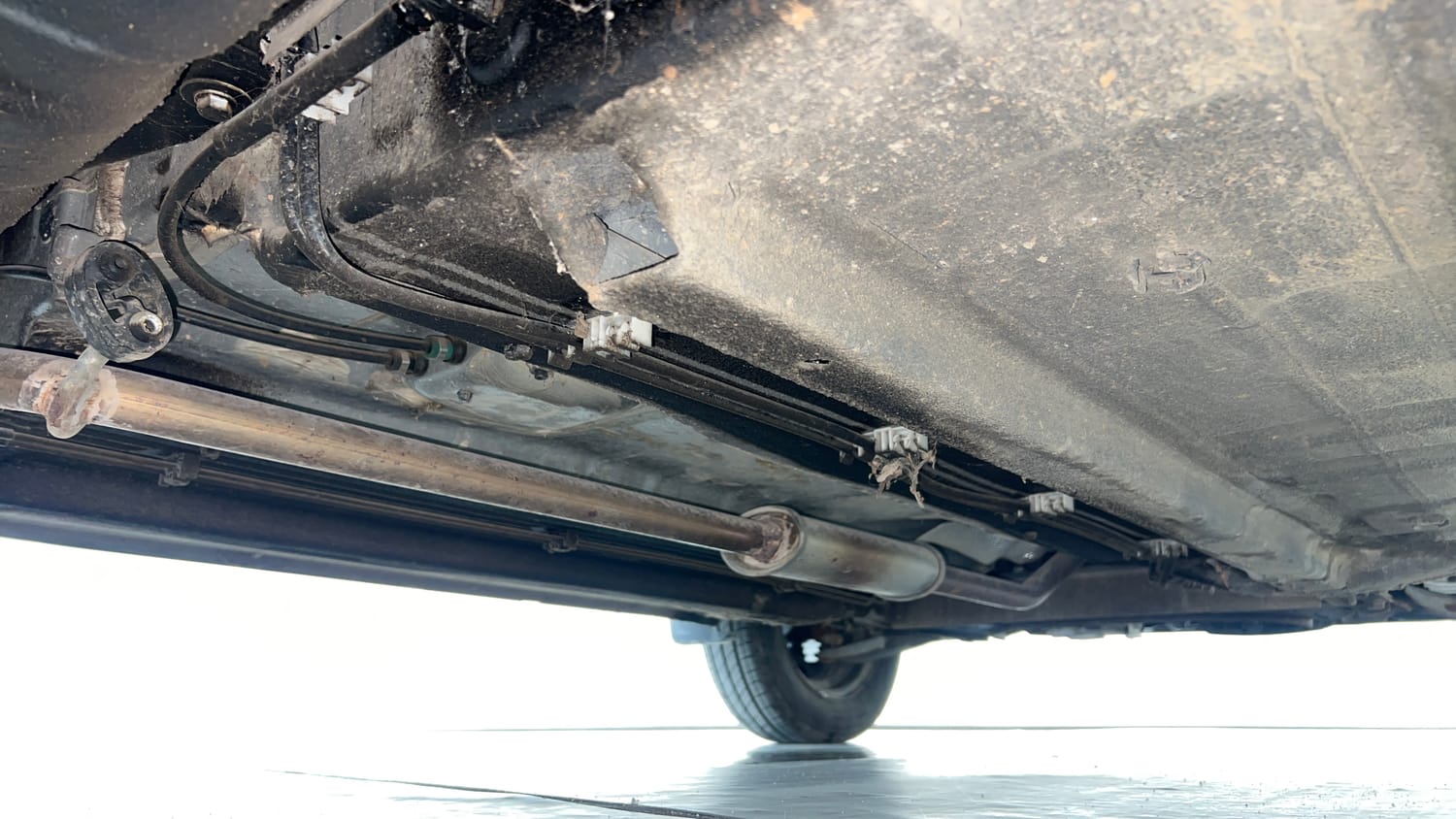 Used 2022 Renault Kwid RXT 0.8 Petrol Manual extra REAR RIGHT UNDERBODY VIEW