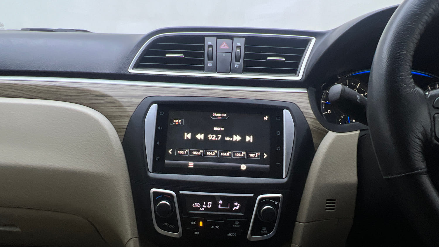 Used 2022 Maruti Suzuki Ciaz Zeta 1.5 Petrol Manual interior MUSIC SYSTEM & AC CONTROL VIEW