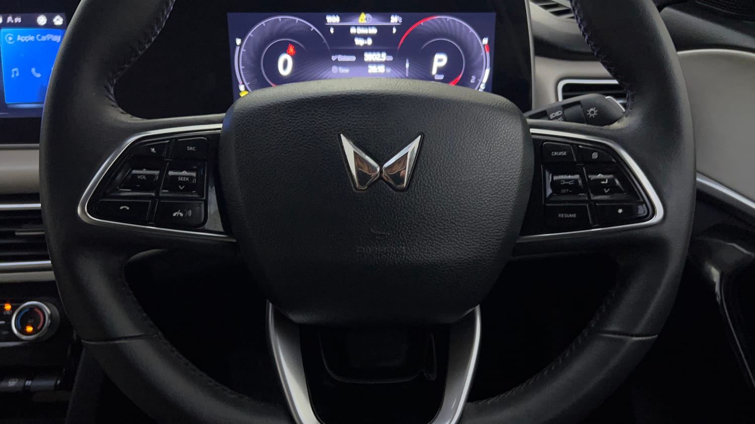 Used 2021 Mahindra XUV700 AX 7 Petrol AT 7 STR Petrol Automatic top_features Airbags