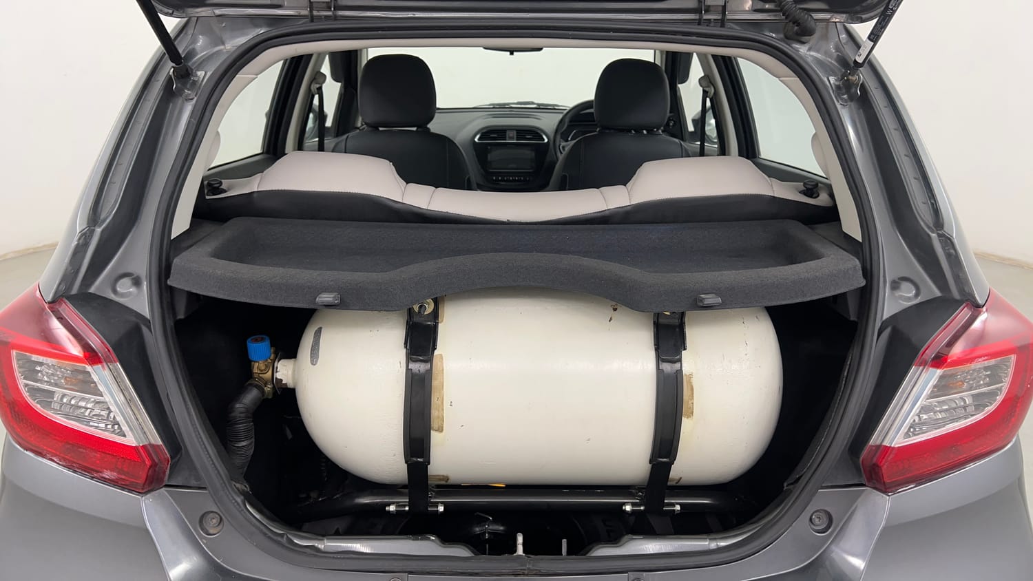 Used 2022 Tata Tiago XZ Plus CNG Cng Manual interior DICKY INSIDE VIEW