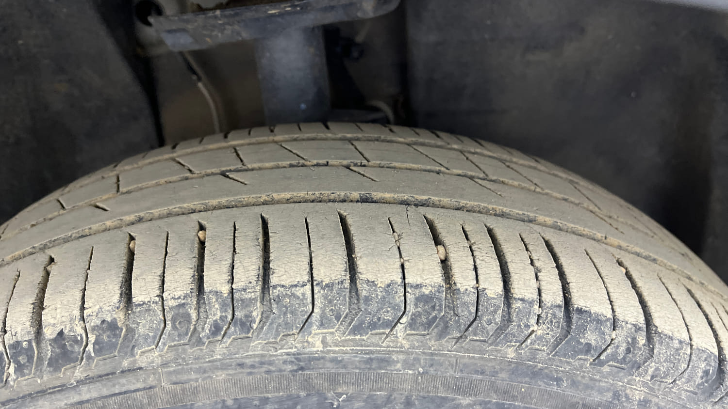 Used 2024 Tata Punch Pure MT Petrol Manual tyres RIGHT FRONT TYRE TREAD VIEW