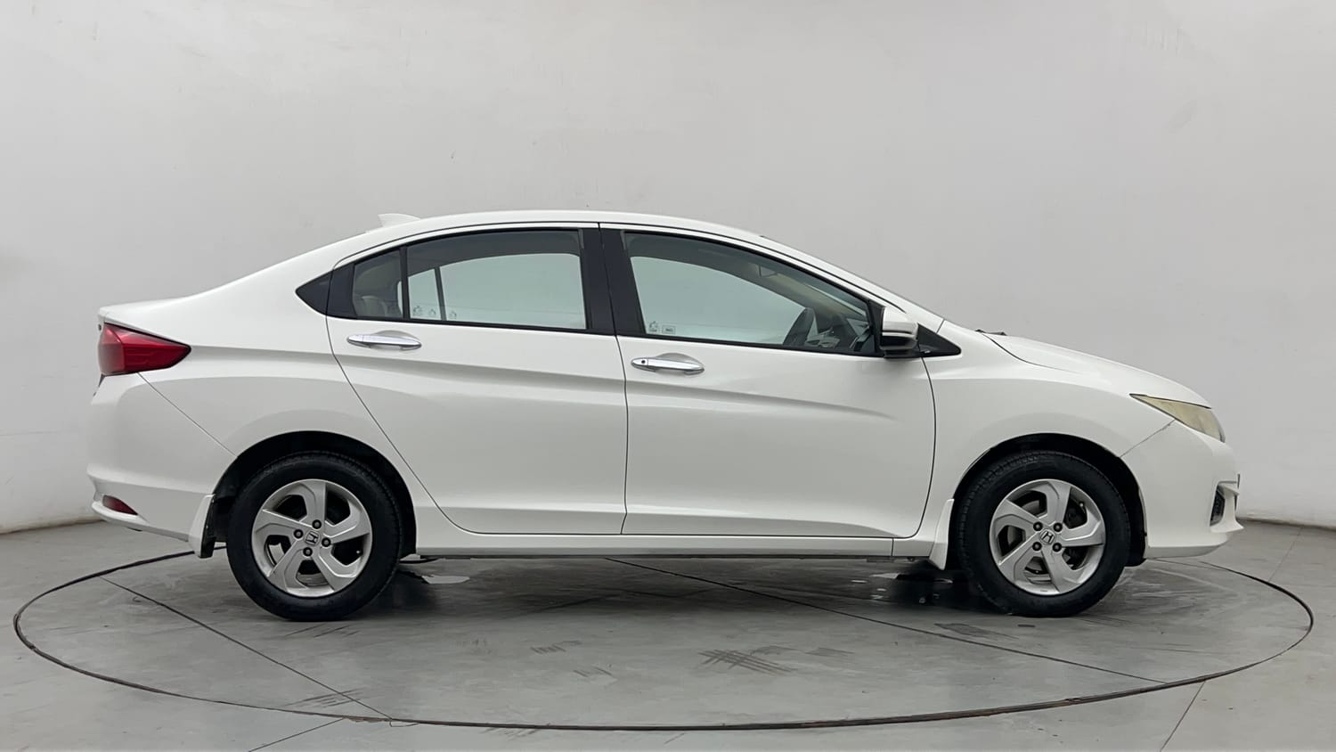 Used 2014 Honda City V Petrol Manual exterior RIGHT SIDE VIEW