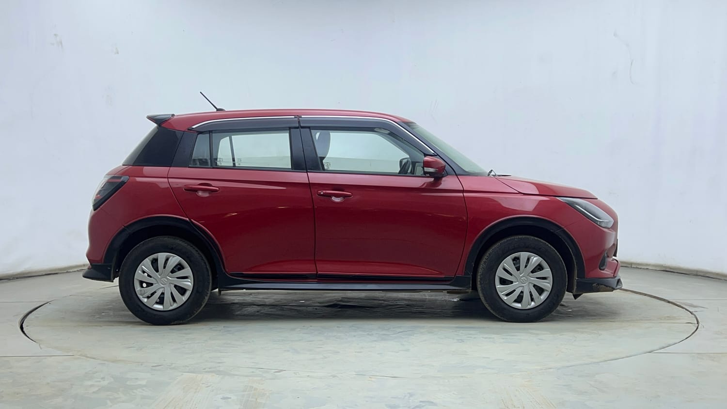 Used 2024 Maruti Suzuki Swift VXi Petrol Manual exterior RIGHT SIDE VIEW