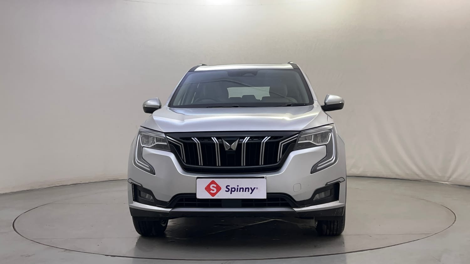 Used 2021 Mahindra XUV700 AX 7 Petrol AT 7 STR Petrol Automatic exterior FRONT VIEW
