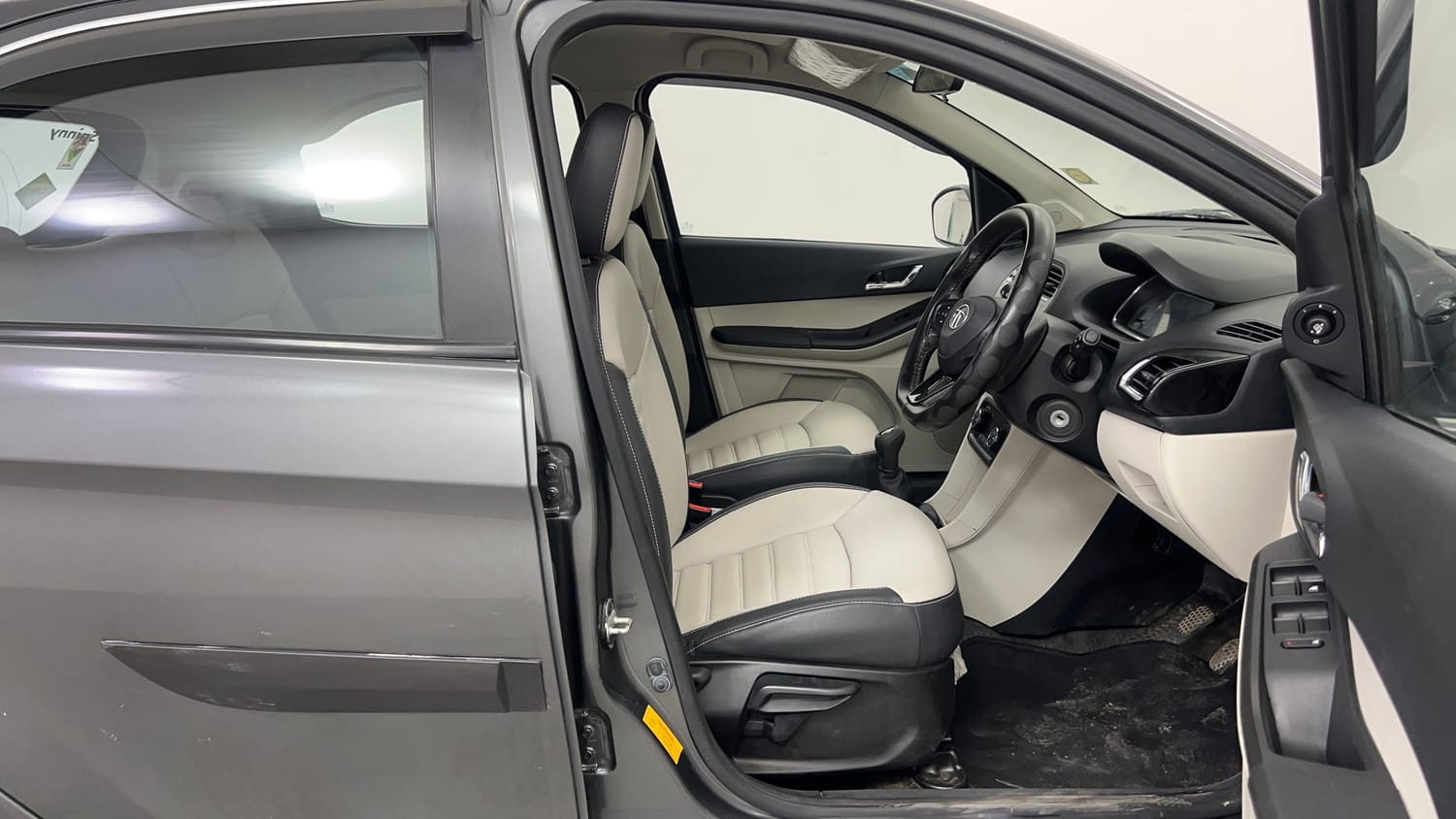 Used 2022 Tata Tiago XZ Plus CNG Cng Manual interior RIGHT SIDE FRONT DOOR CABIN VIEW