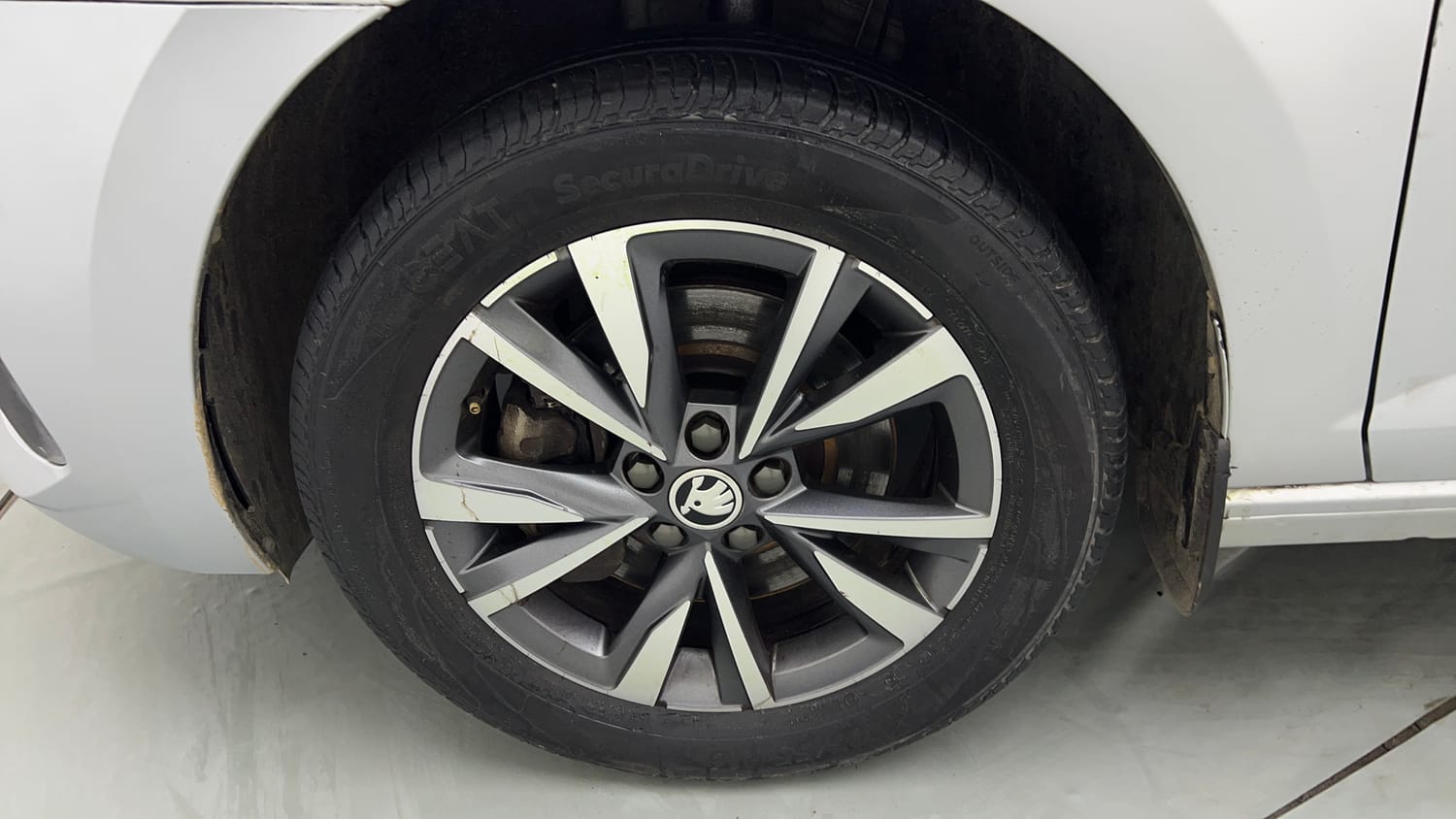 Used 2023 Skoda Slavia Style 1.5L TSI MT Petrol Manual tyres LEFT FRONT TYRE RIM VIEW
