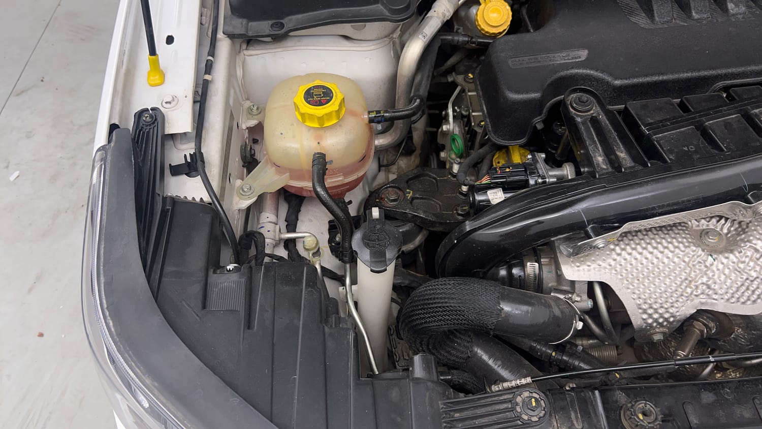 Used 2024 Mahindra XUV 300 W8 (O) 1.5 Diesel Diesel Manual engine ENGINE RIGHT SIDE VIEW