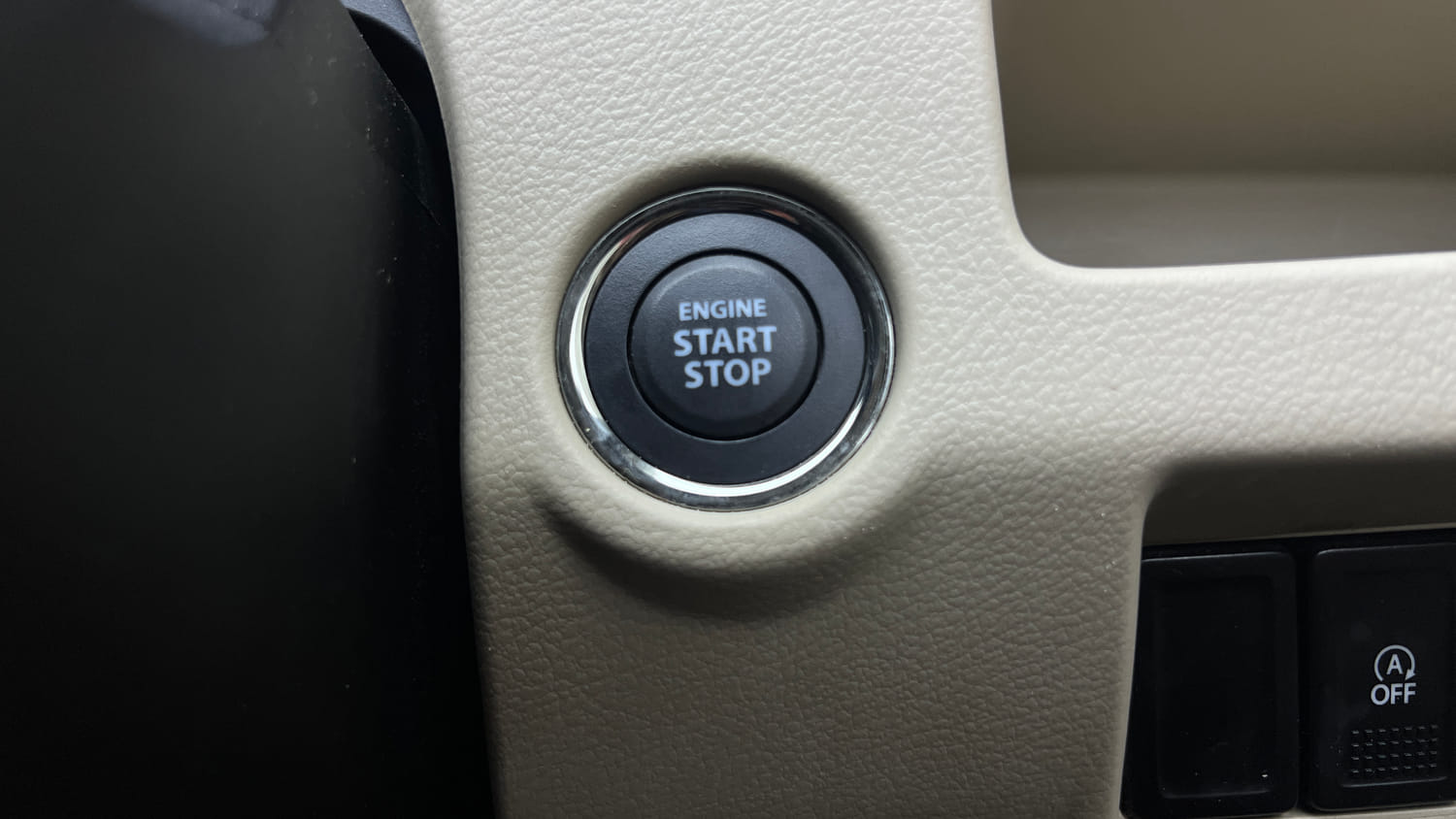 Used 2022 Maruti Suzuki Ciaz Zeta 1.5 Petrol Manual top_features Keyless start