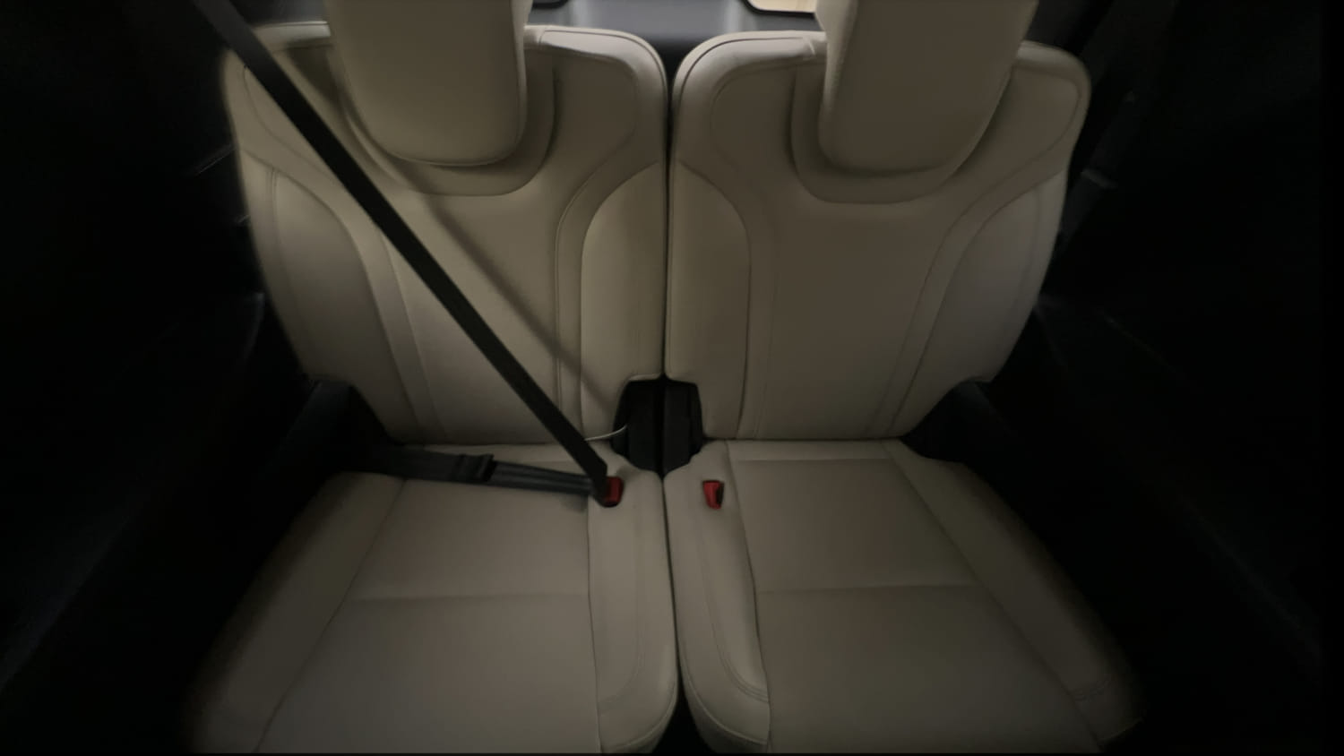 Used 2021 Mahindra XUV700 AX 7 Petrol AT 7 STR Petrol Automatic interior THIRD ROW SEAT