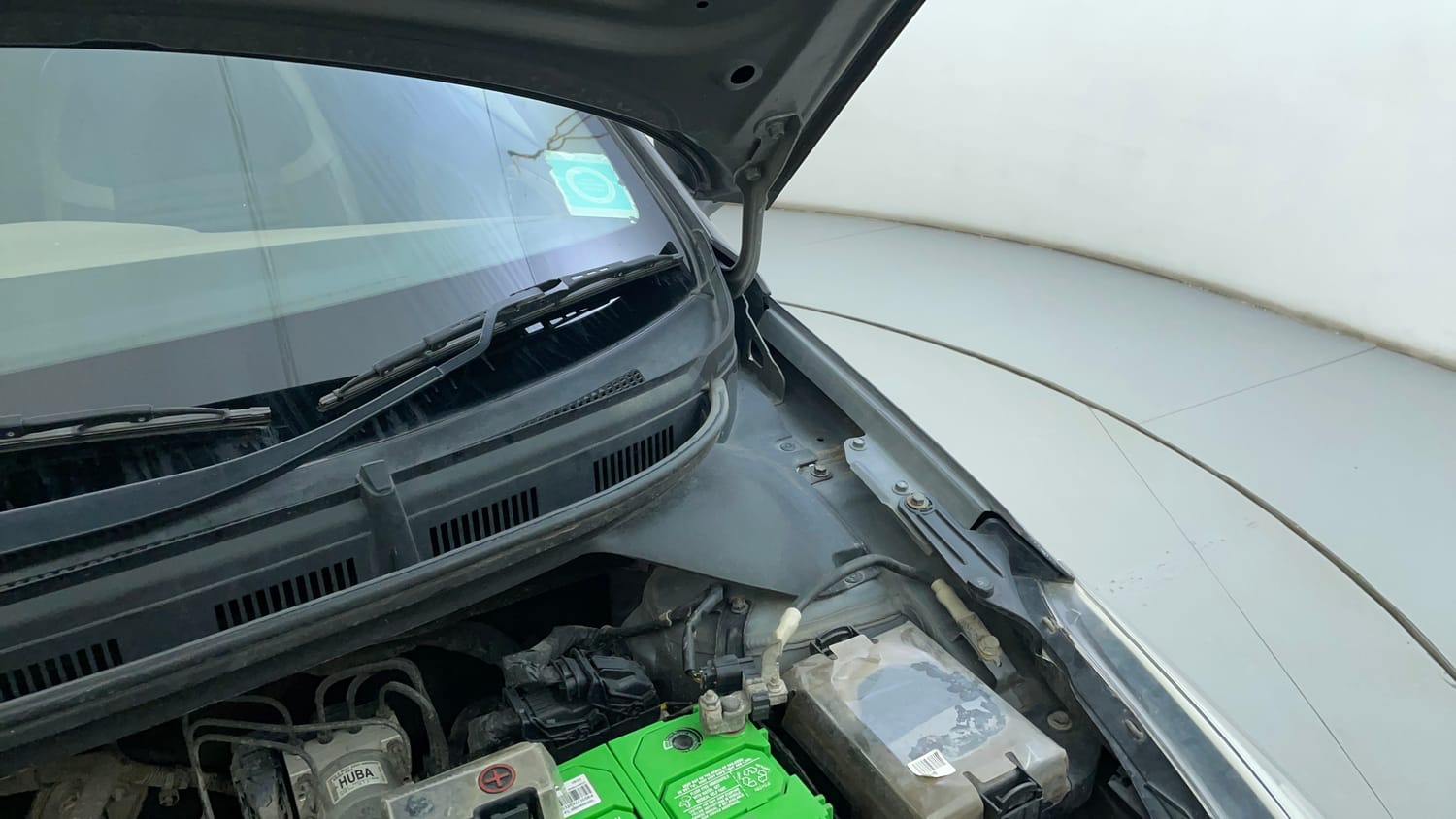 Used 2018 Hyundai Elite i20 Sportz 1.2 Petrol Manual engine ENGINE LEFT SIDE HINGE & APRON VIEW