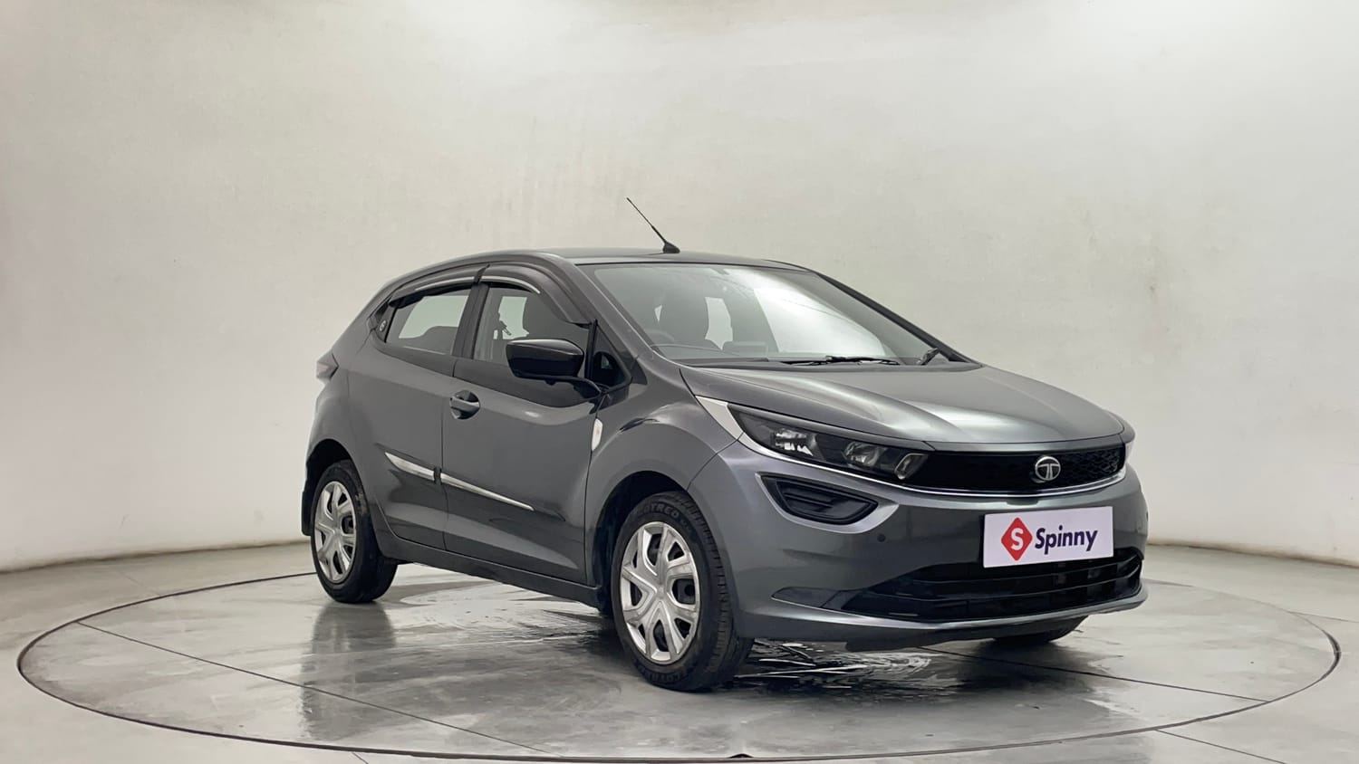 Used 2024 Tata Altroz XM Plus Petrol Petrol Manual exterior RIGHT FRONT CORNER VIEW