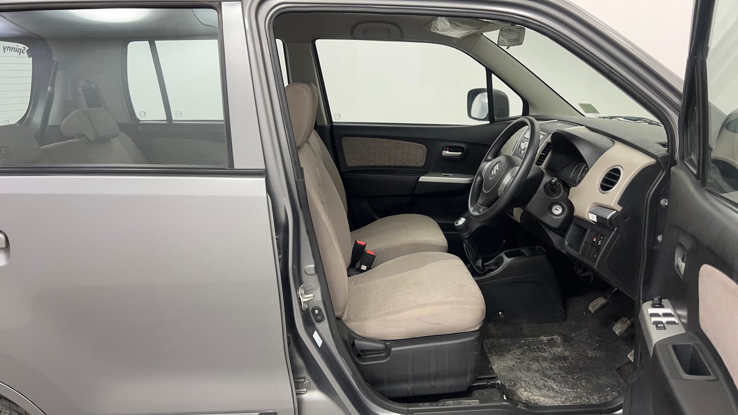 Used 2015 Maruti Suzuki Wagon R VXI Petrol Manual interior RIGHT SIDE FRONT DOOR CABIN VIEW