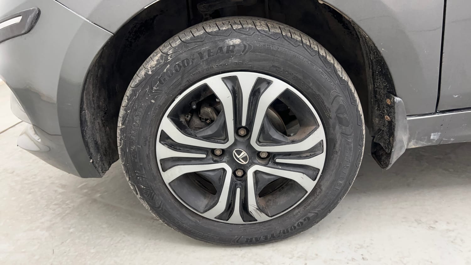 Used 2022 Tata Tiago XZ Plus CNG Cng Manual tyres LEFT FRONT TYRE RIM VIEW