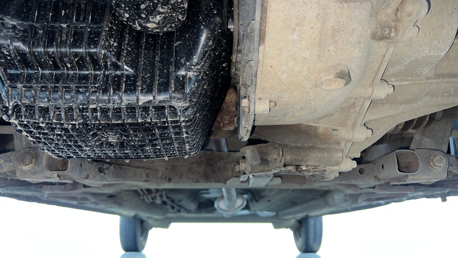 Used 2018 Renault Kwid CLIMBER 1.0 AMT Petrol Automatic extra FRONT LEFT UNDERBODY VIEW