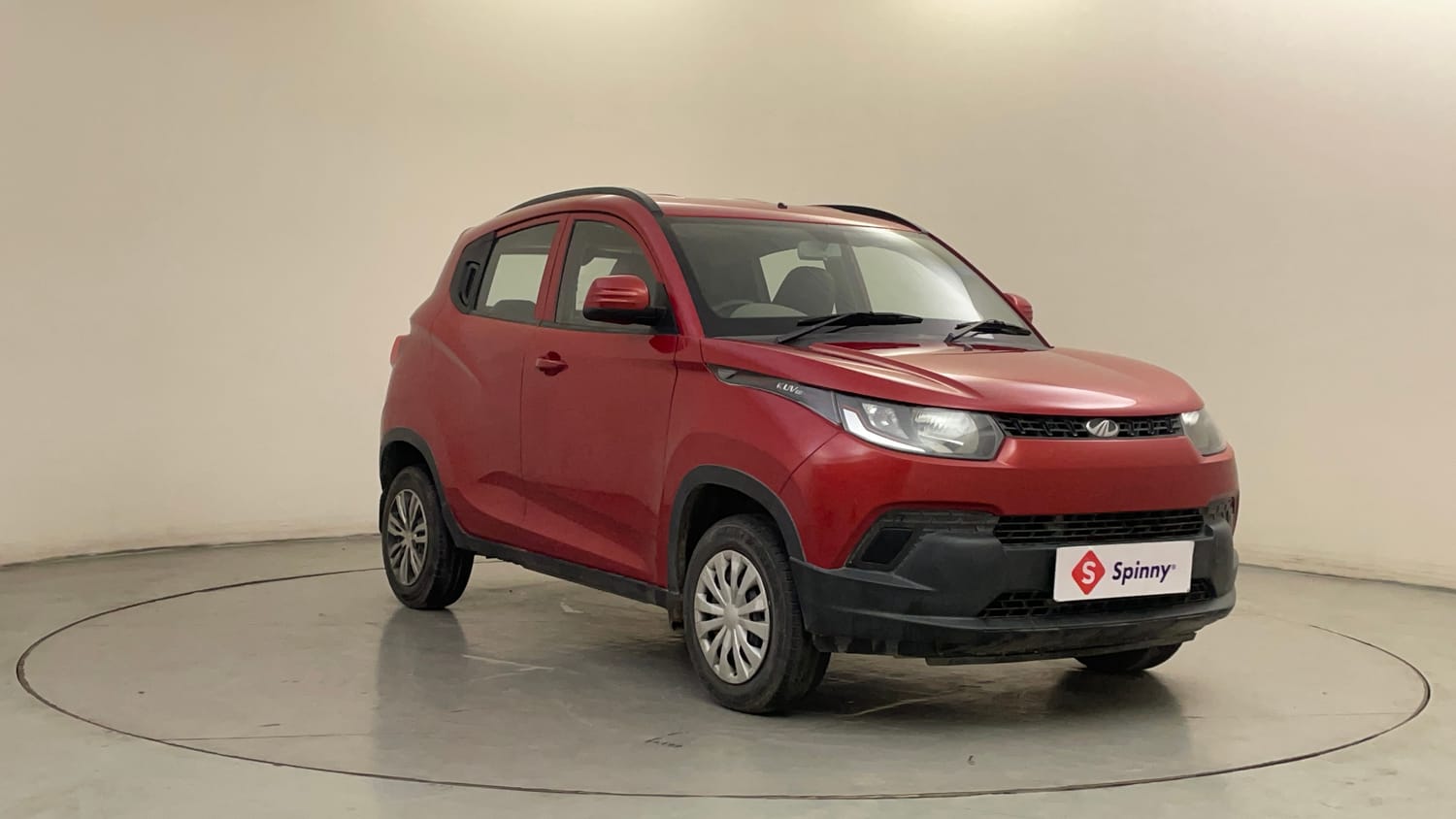 Used 2016 Mahindra KUV100 K4 6 STR Petrol Manual exterior RIGHT FRONT CORNER VIEW