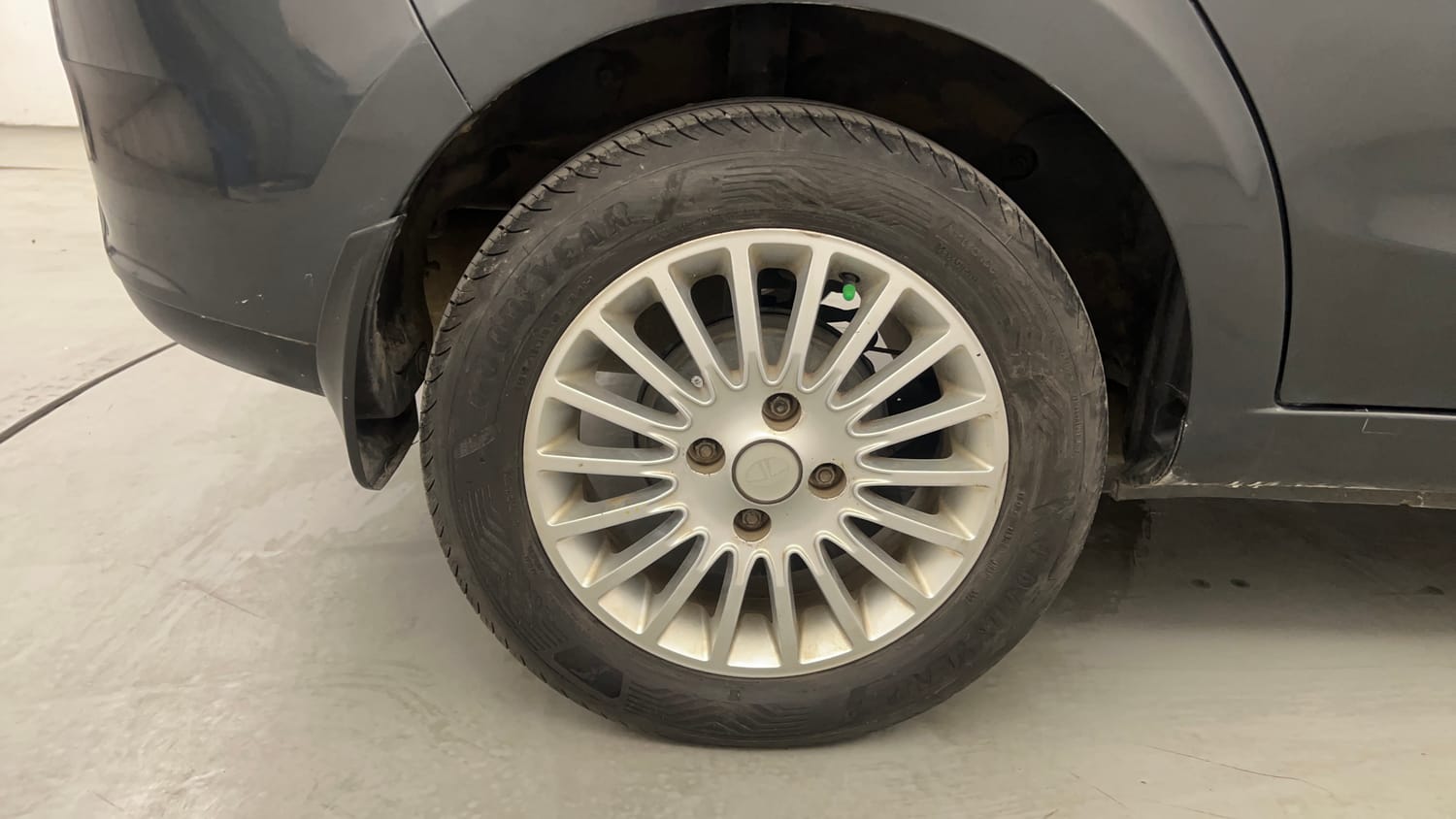 Used 2015 Tata Zest XT Petrol Petrol Manual tyres RIGHT REAR TYRE RIM VIEW