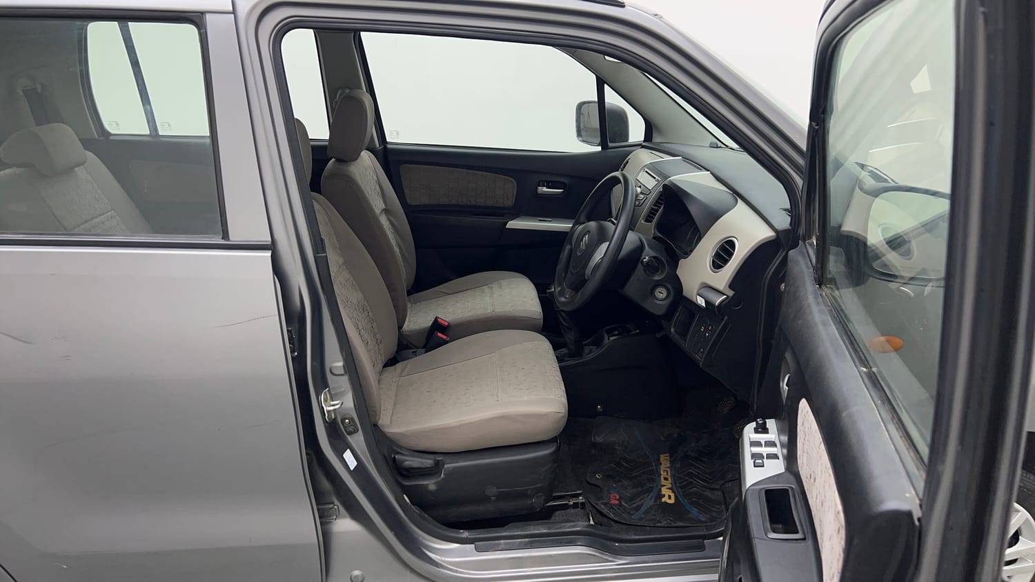 Used 2013 Maruti Suzuki Wagon R VXI Petrol Manual interior RIGHT SIDE FRONT DOOR CABIN VIEW