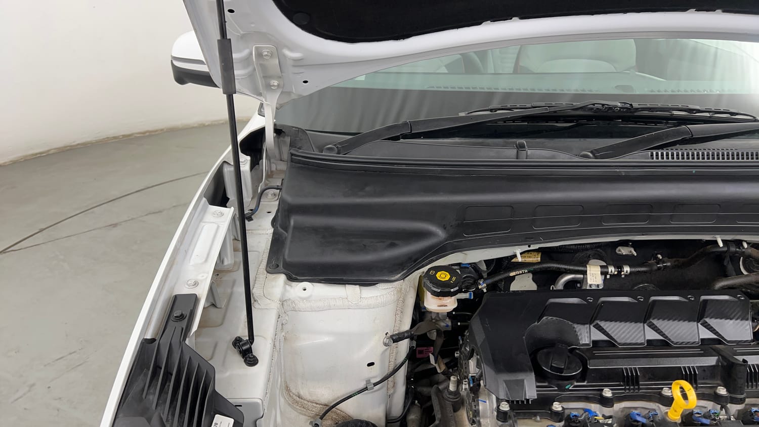 Used 2024 Hyundai Creta 1.5 MPi Petrol IVT SX(O) Petrol Automatic engine ENGINE RIGHT SIDE HINGE & APRON VIEW