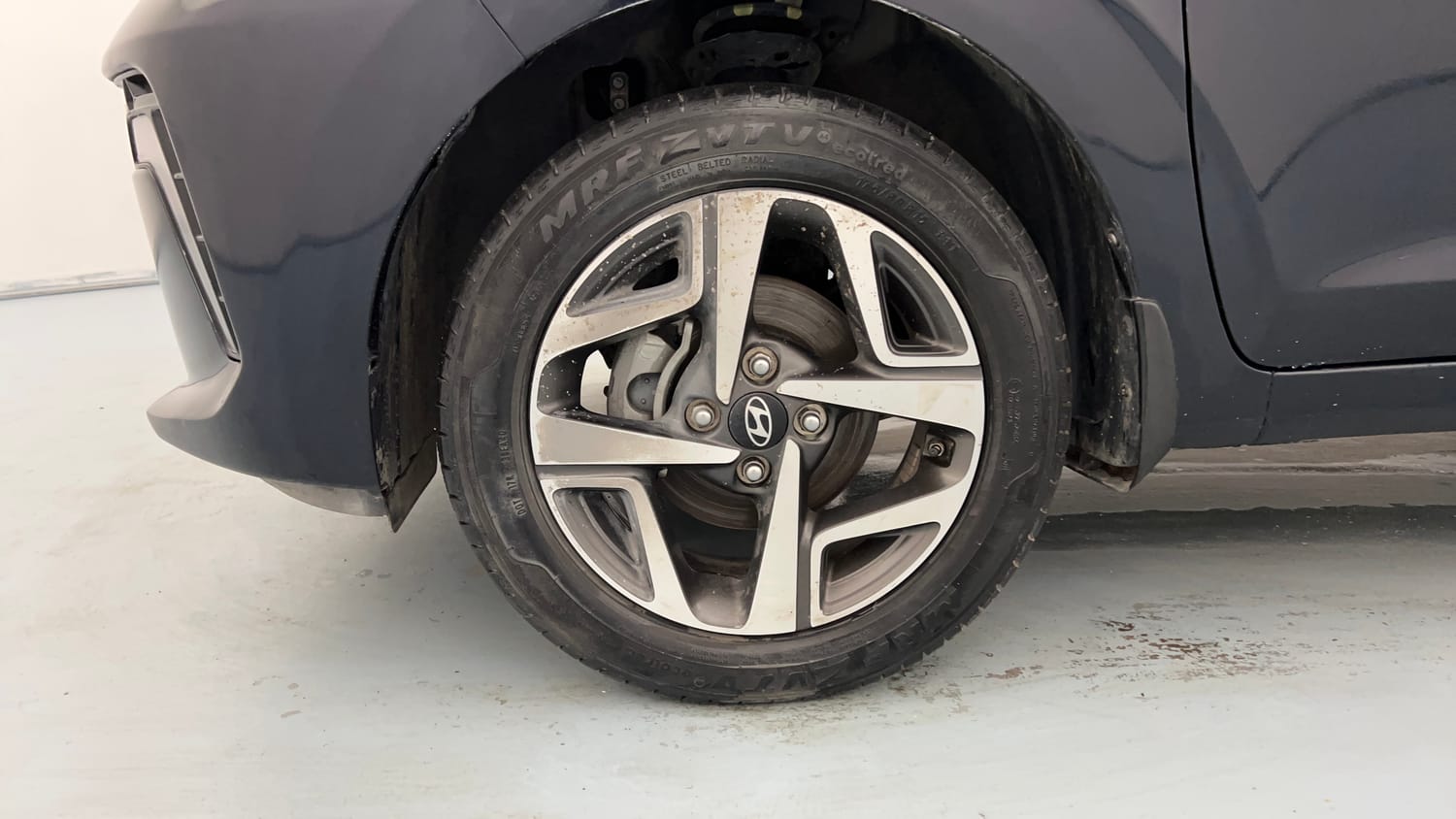 Used 2023 Hyundai Aura SX 1.2 (O) Petrol Petrol Manual tyres LEFT FRONT TYRE RIM VIEW