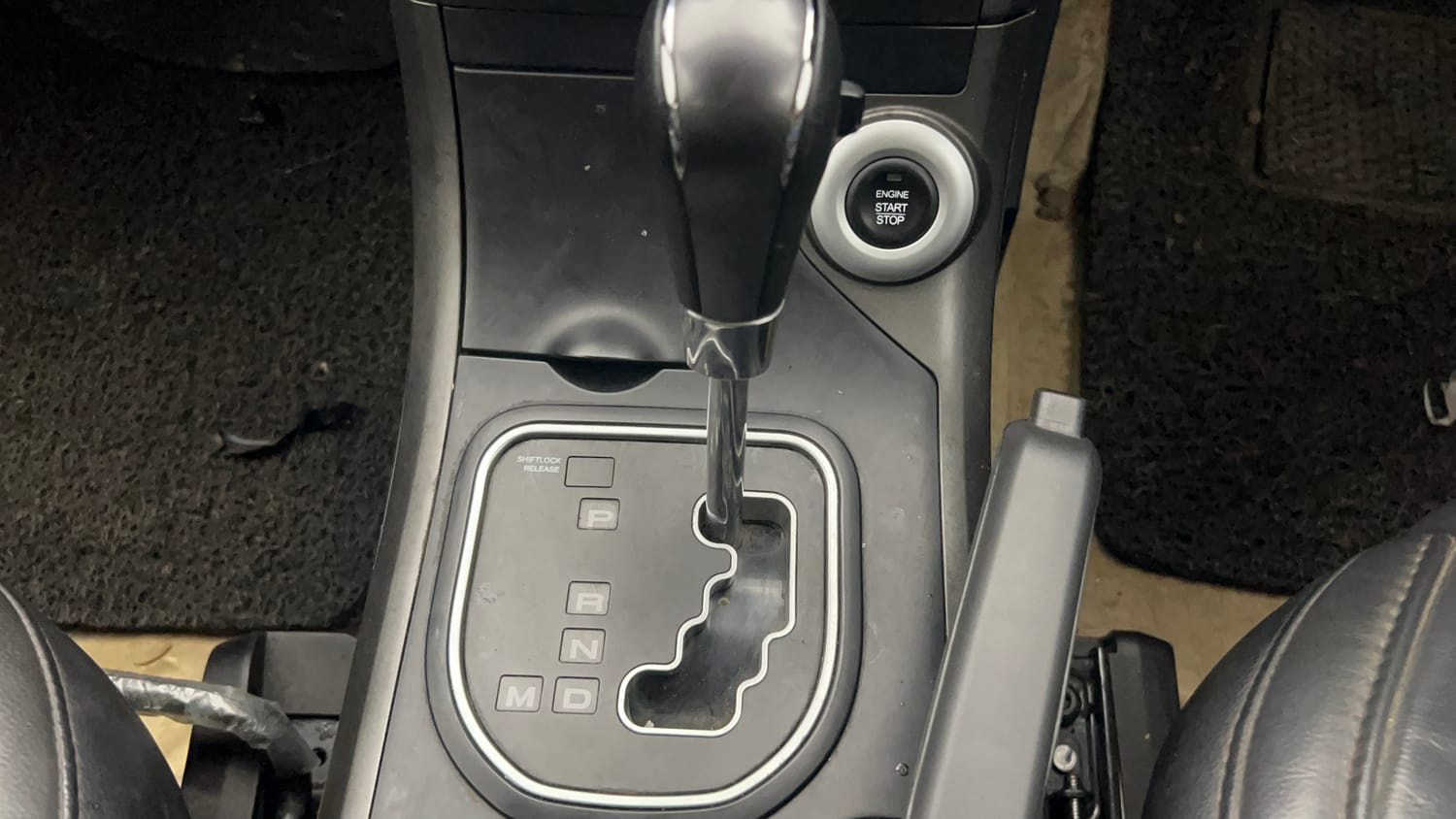 Used 2017 Mahindra XUV500 W10 AT Black Interiors Diesel Automatic interior GEAR  KNOB VIEW