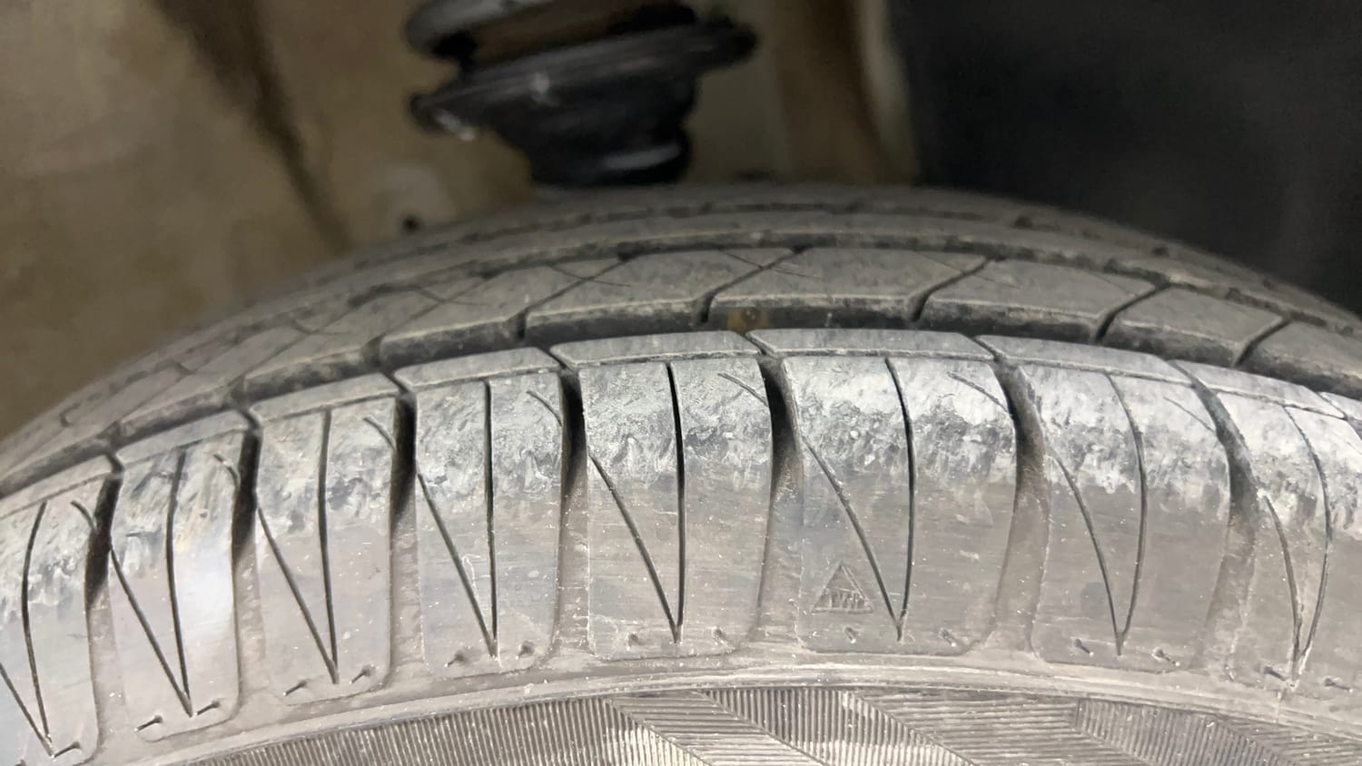 Used 2022 Maruti Suzuki Ignis Zeta 1.2 MT Petrol Manual tyres RIGHT FRONT TYRE TREAD VIEW
