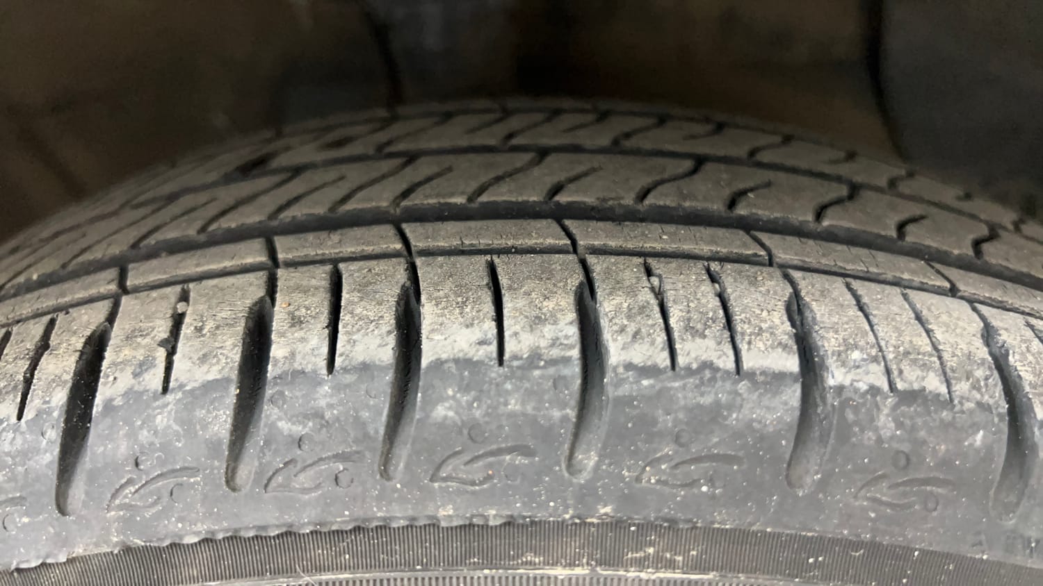 Used 2023 Hyundai Aura SX 1.2 CNG Cng Manual tyres RIGHT FRONT TYRE TREAD VIEW