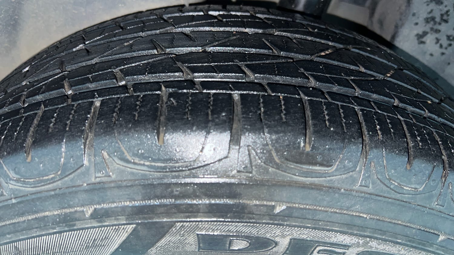 Used 2017 Jeep Compass Limited 1.4 Petrol AT Petrol Automatic tyres LEFT REAR TYRE TREAD VIEW
