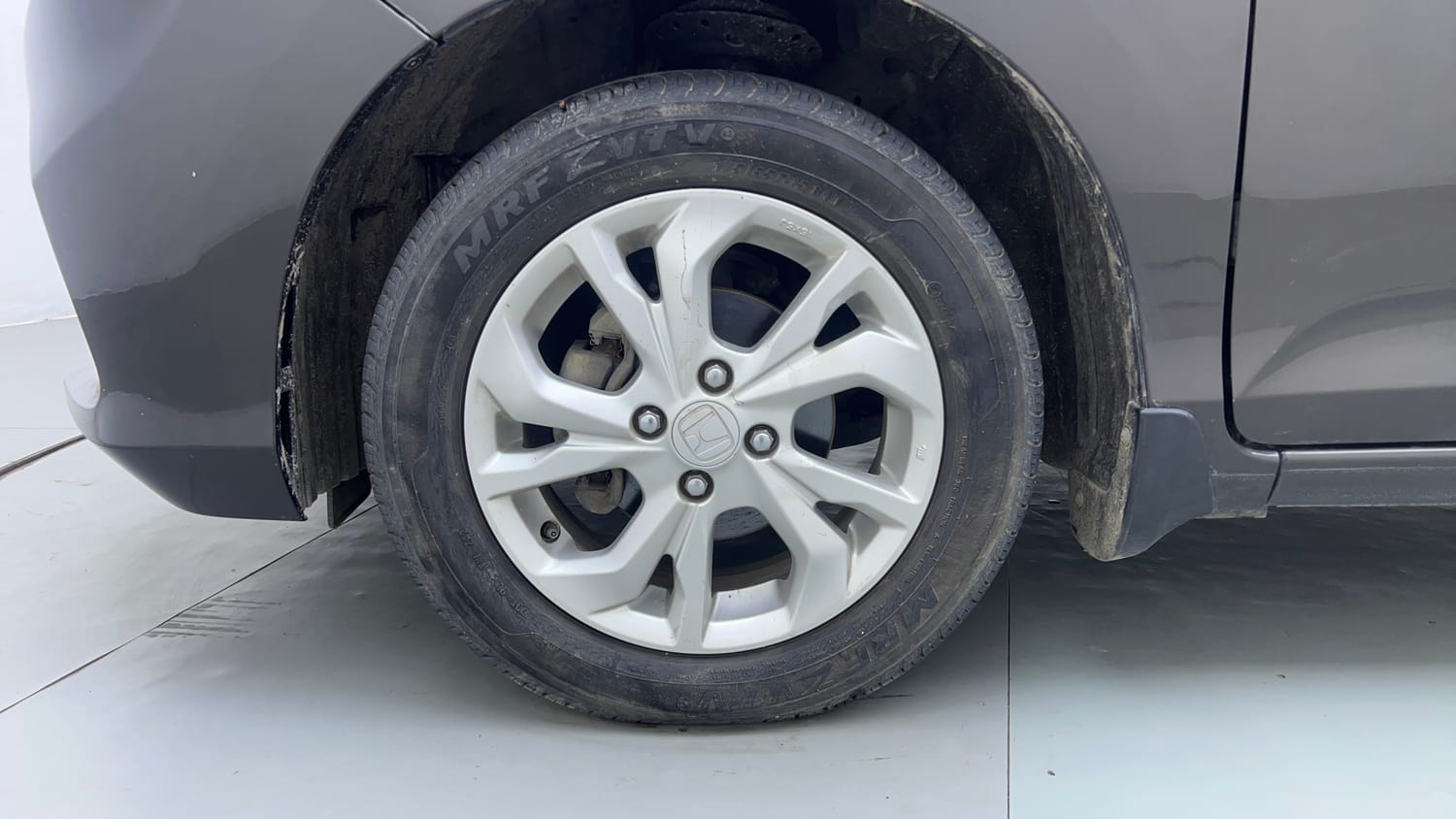 Used 2018 Honda Amaze 1.2 V CVT Petrol Petrol Automatic tyres LEFT FRONT TYRE RIM VIEW