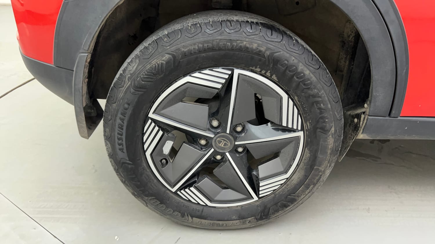 Used 2024 Tata Nexon Creative Plus S 1.2 Revotron Petrol 6MT DT Petrol Manual tyres RIGHT REAR TYRE RIM VIEW