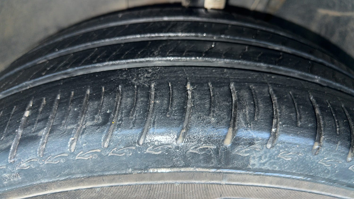 Used 2023 Volkswagen Virtus GT Plus 1.5 TSI EVO DSG Petrol Automatic tyres LEFT FRONT TYRE TREAD VIEW