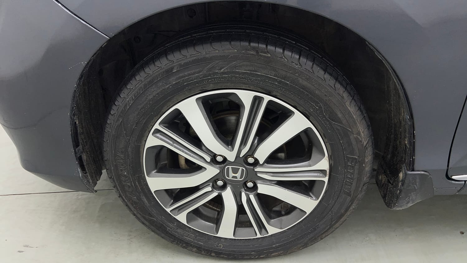 Used 2022 Honda Amaze VX CVT 1.2 Petrol Petrol Automatic tyres LEFT FRONT TYRE RIM VIEW