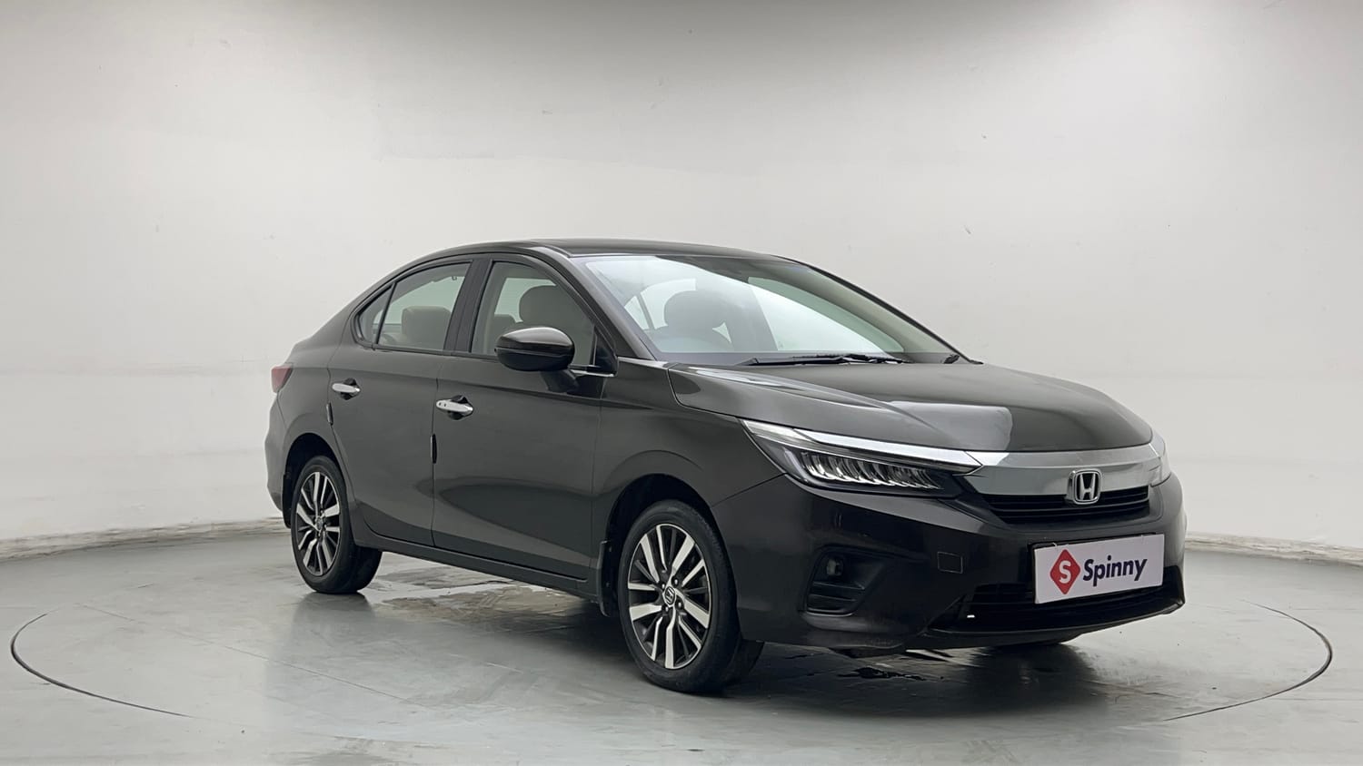 Used 2021 Honda City ZX CVT Petrol Petrol Automatic exterior RIGHT FRONT CORNER VIEW