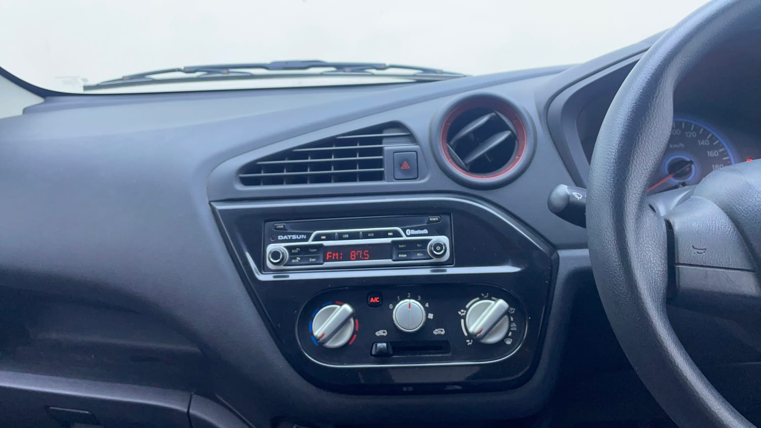 Used 2016 Datsun Redi-GO S Petrol Manual interior MUSIC SYSTEM & AC CONTROL VIEW