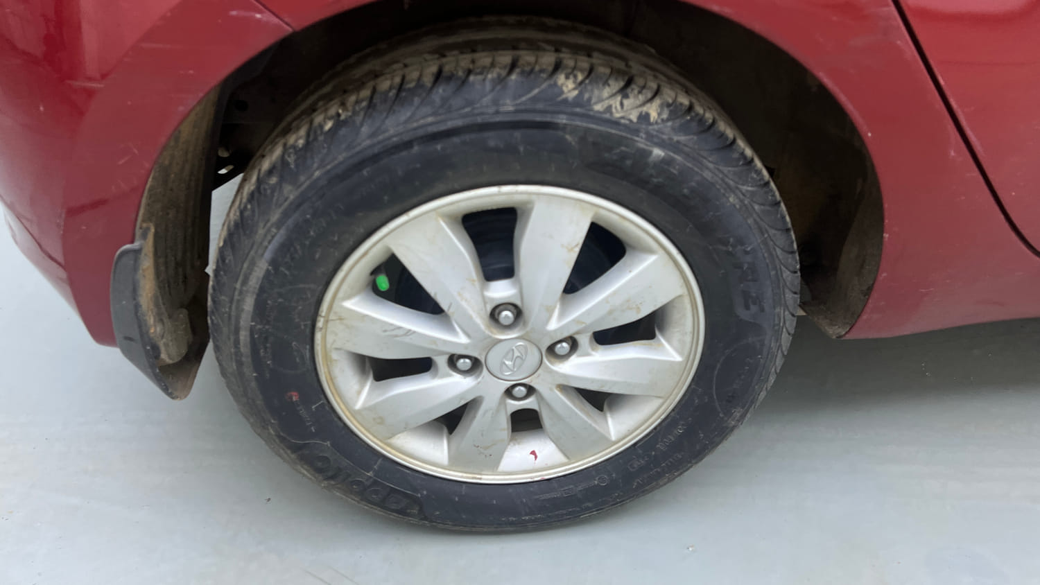 Used 2012 Hyundai i20 Sportz 1.2 Petrol Manual tyres RIGHT REAR TYRE RIM VIEW