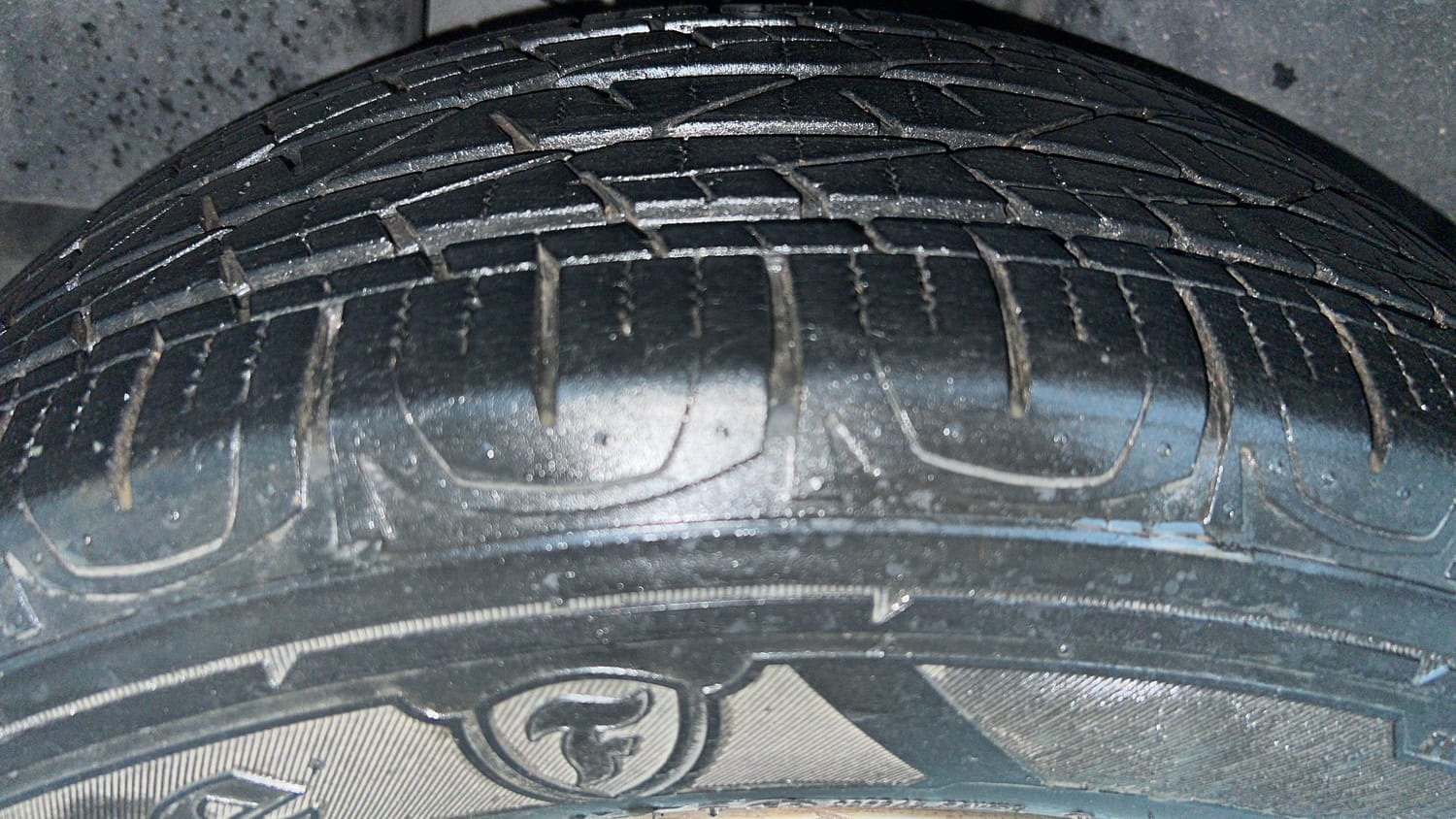 Used 2017 Jeep Compass Limited 1.4 Petrol AT Petrol Automatic tyres RIGHT REAR TYRE TREAD VIEW