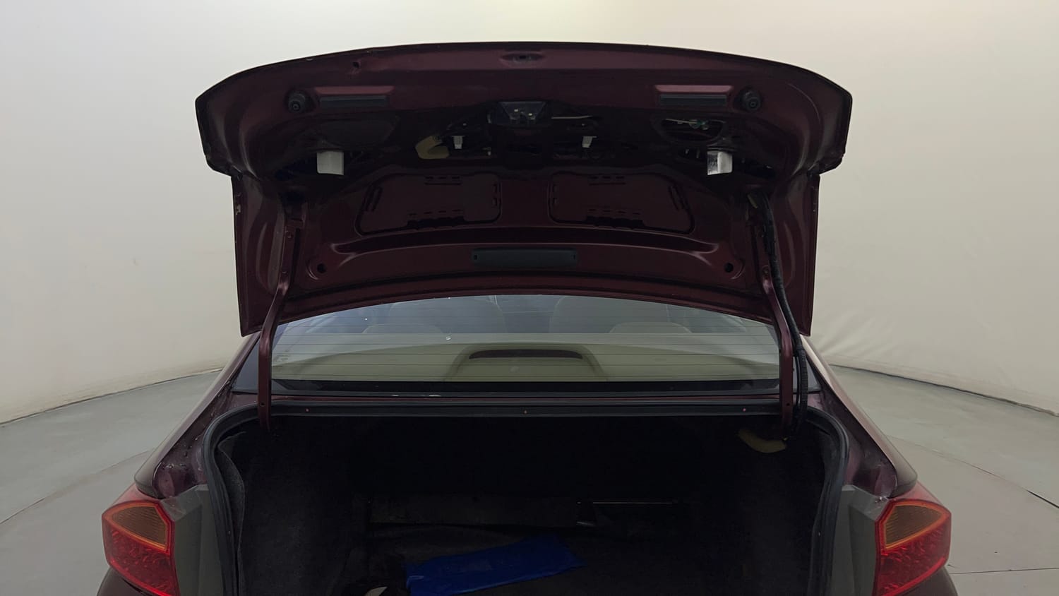 Used 2015 Honda City S Diesel Diesel Manual interior DICKY DOOR OPEN VIEW