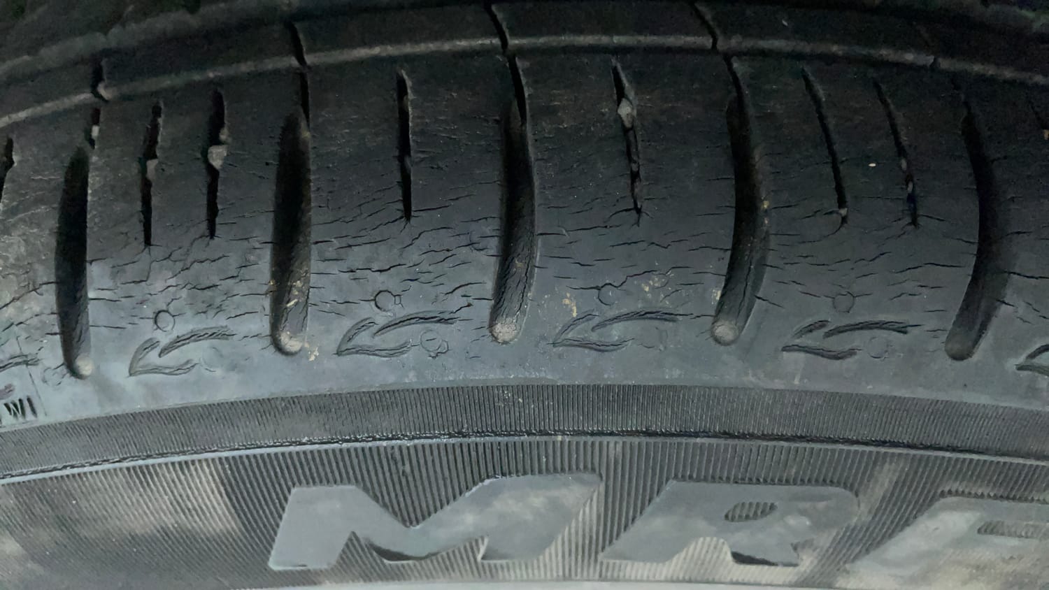 Used 2023 Hyundai Grand i10 Nios Sportz 1.2 Kappa VTVT CNG Cng Manual tyres RIGHT FRONT TYRE TREAD VIEW