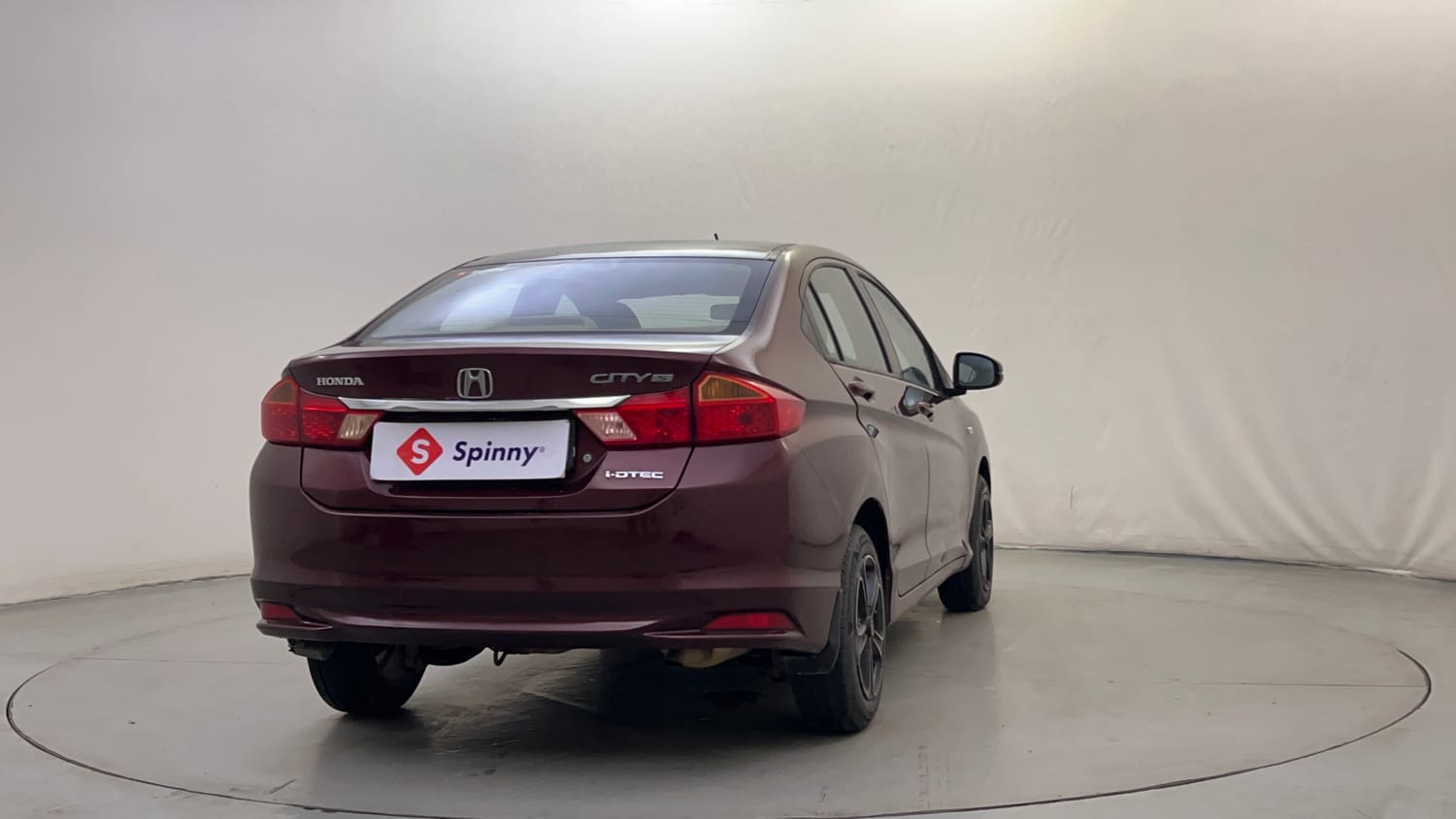 Used 2015 Honda City S Diesel Diesel Manual exterior RIGHT REAR CORNER VIEW