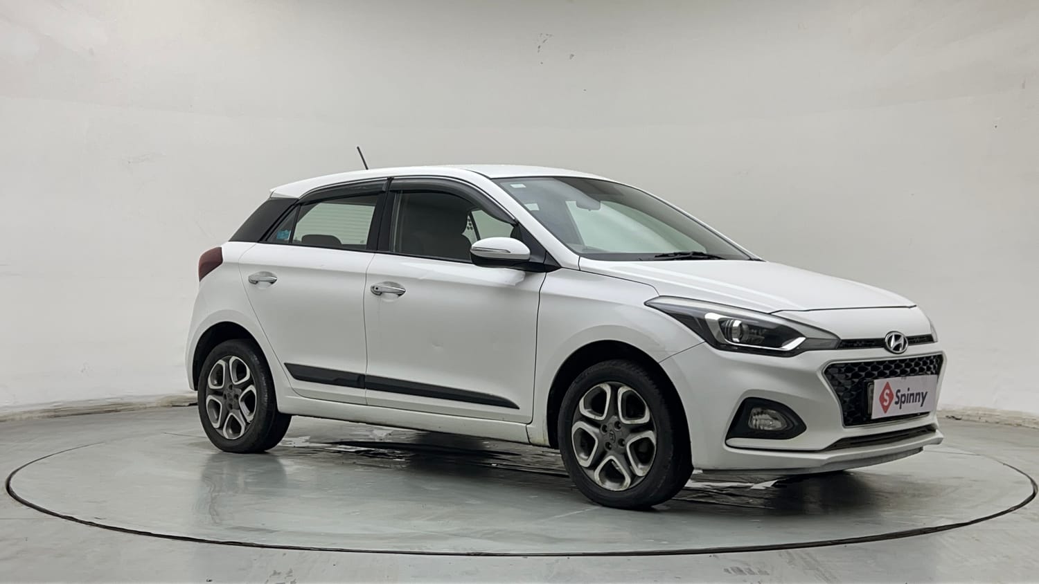 Used 2019 Hyundai Elite i20 Asta 1.2 (O) Petrol Manual exterior RIGHT FRONT CORNER VIEW