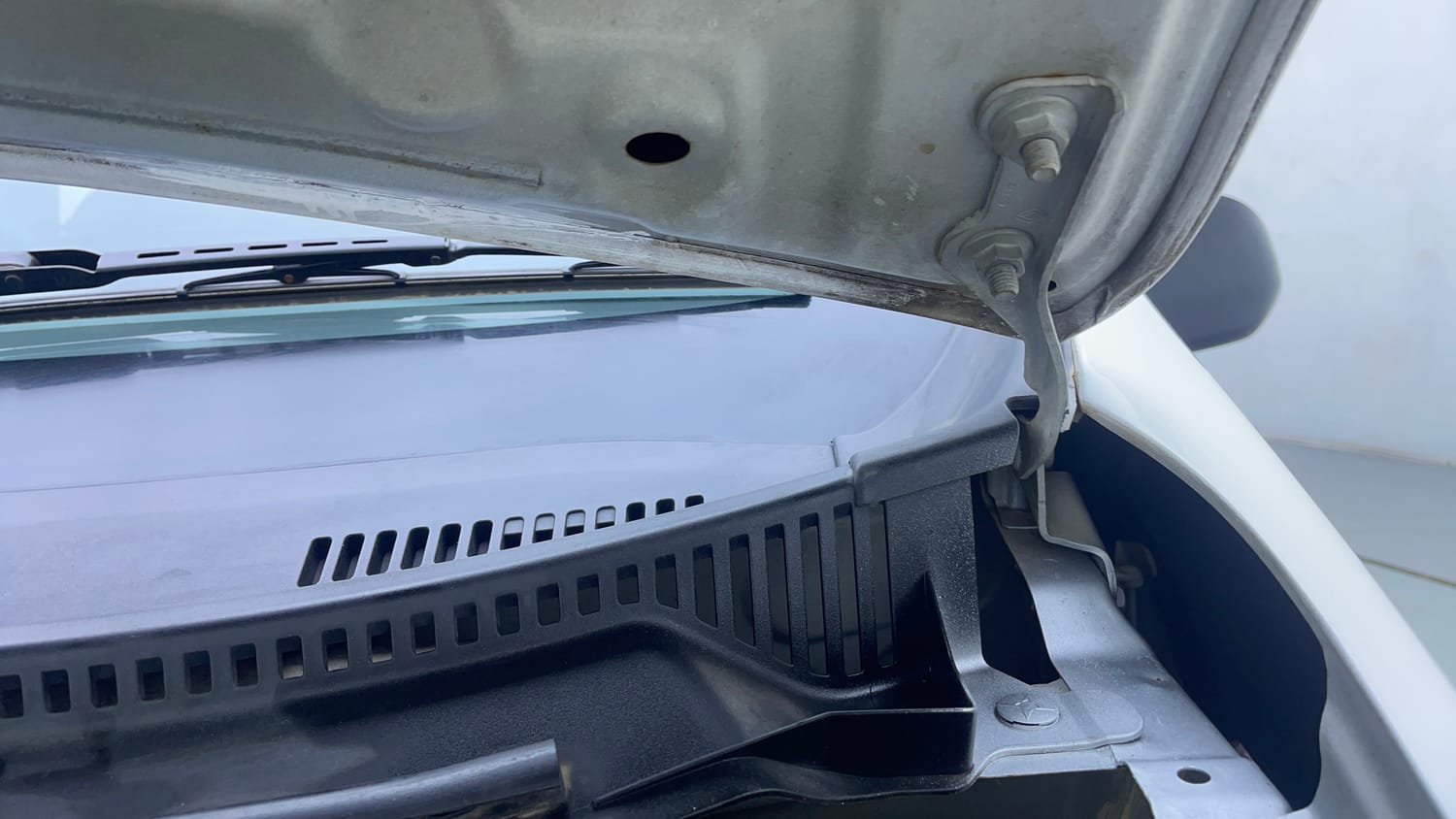 Used 2016 Datsun Redi-GO S Petrol Manual engine ENGINE LEFT SIDE HINGE & APRON VIEW