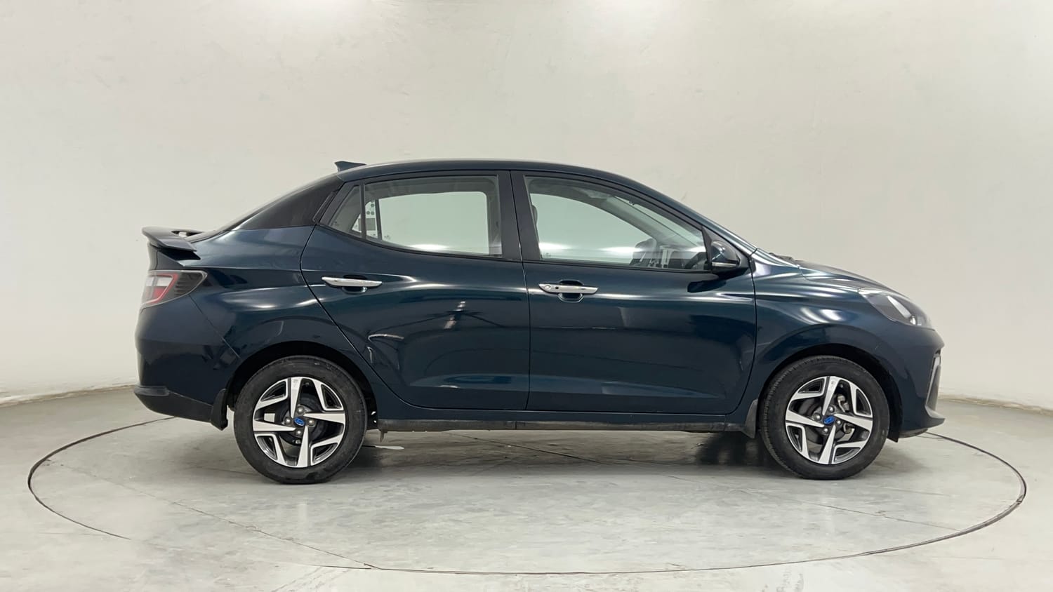 Used 2023 Hyundai Aura SX 1.2 CNG Cng Manual exterior RIGHT SIDE VIEW