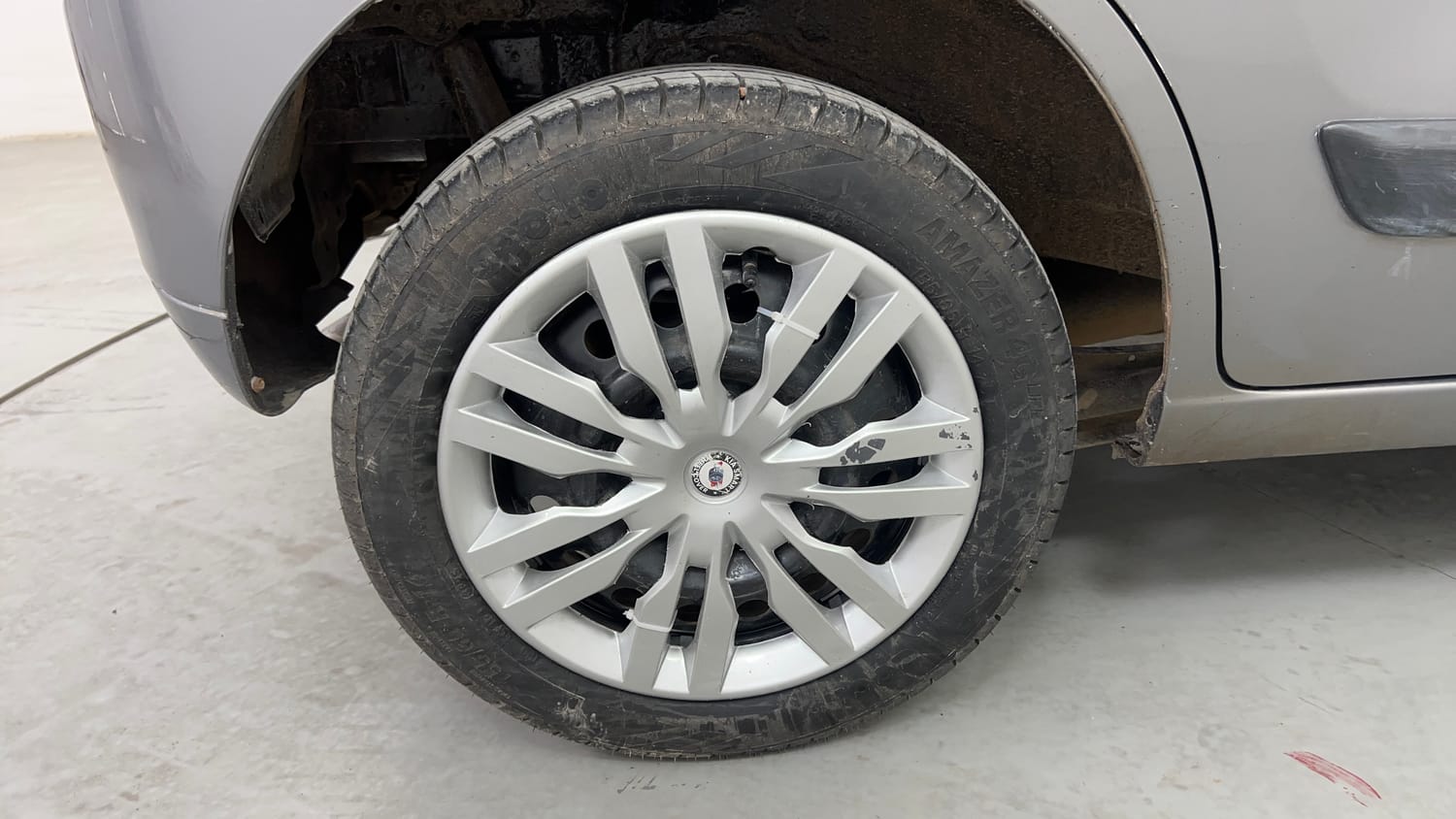 Used 2015 Maruti Suzuki Wagon R VXI Petrol Manual tyres RIGHT REAR TYRE RIM VIEW