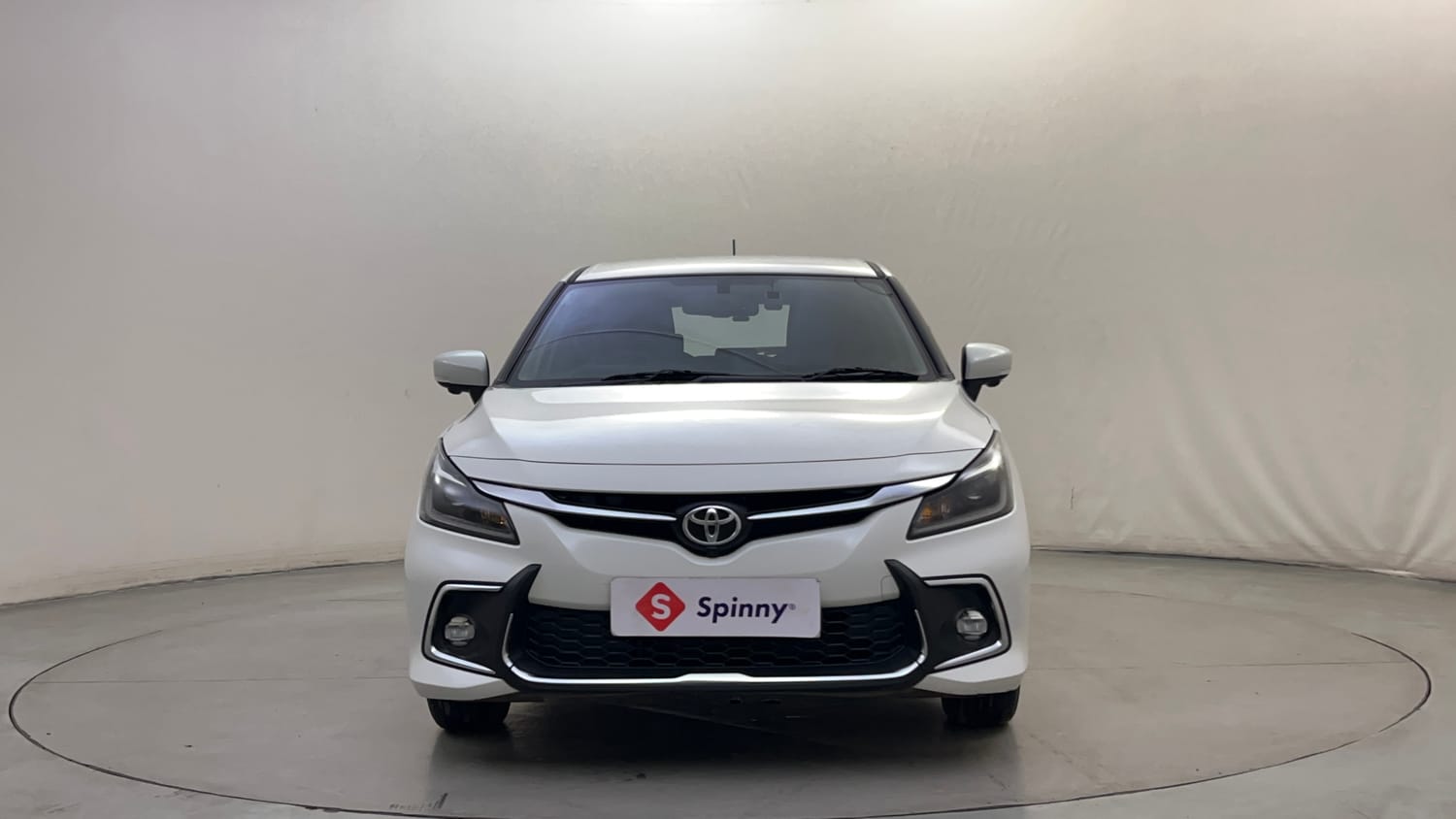 Used 2025 Toyota Glanza V AMT Petrol Automatic exterior FRONT VIEW