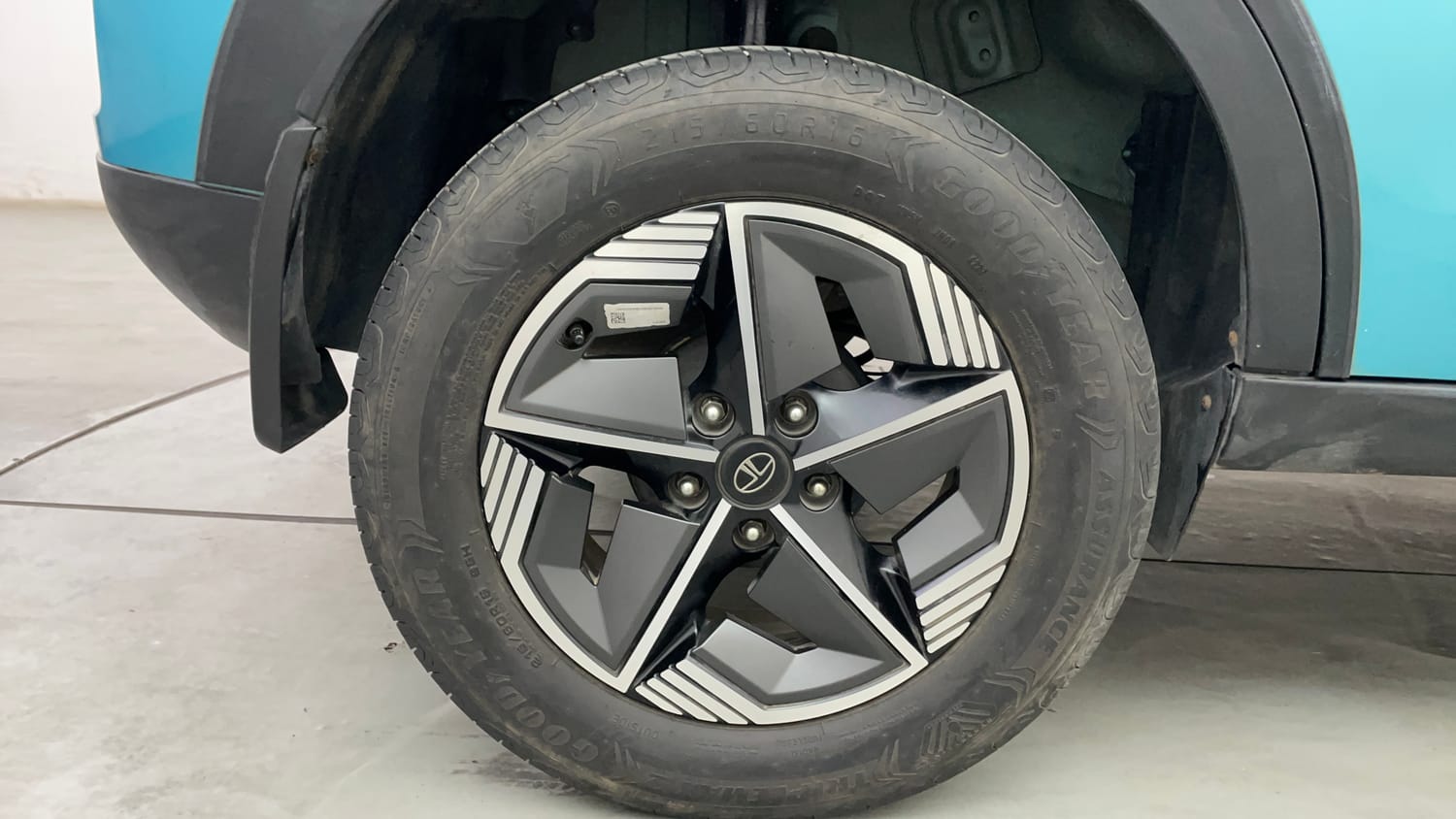 Used 2023 Tata Nexon Creative Plus S 1.2 Revotron Petrol 7DCA DT Petrol Automatic tyres RIGHT REAR TYRE RIM VIEW
