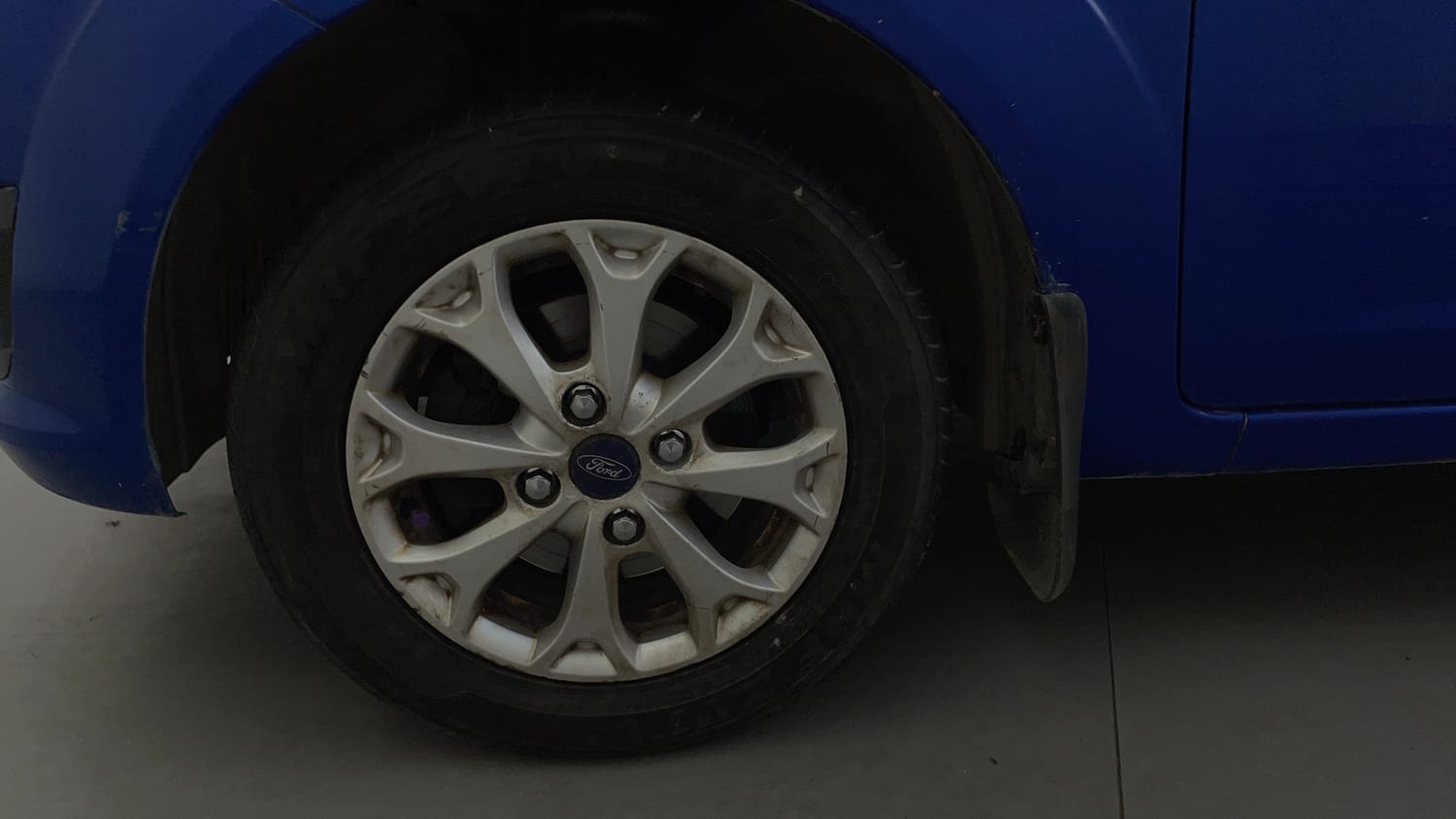 Used 2013 Ford Figo Duratec Petrol Titanium 1.2 Petrol Manual tyres LEFT FRONT TYRE RIM VIEW