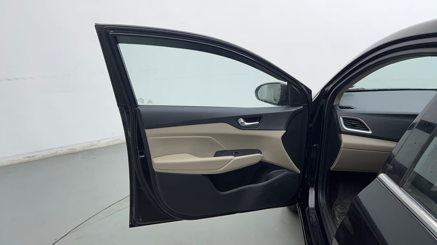 Used 2019 Hyundai Verna SX (O)1.6 VTVT Petrol Manual interior LEFT FRONT DOOR OPEN VIEW